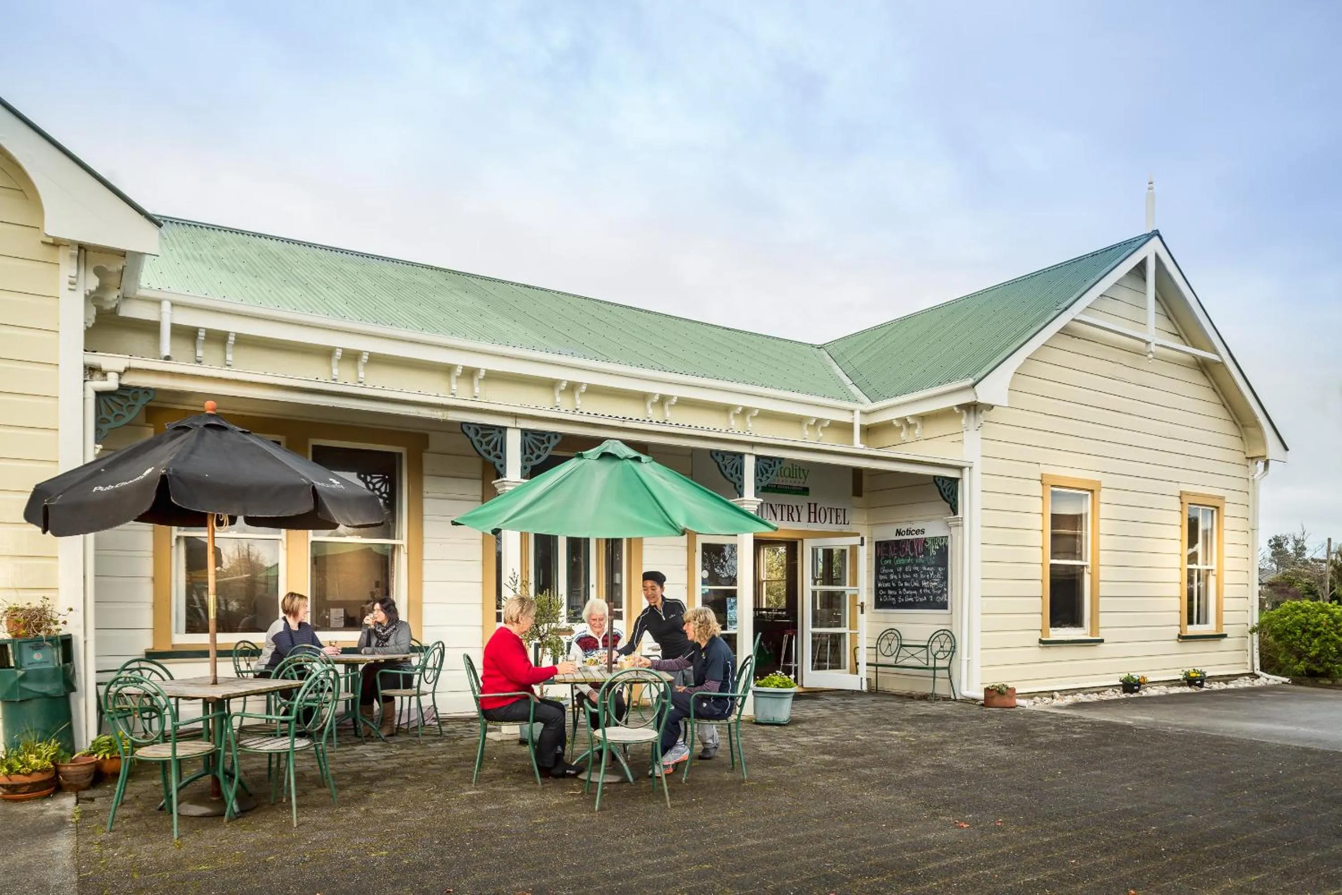 Restaurant/places to eat in Karamea Village Hotel