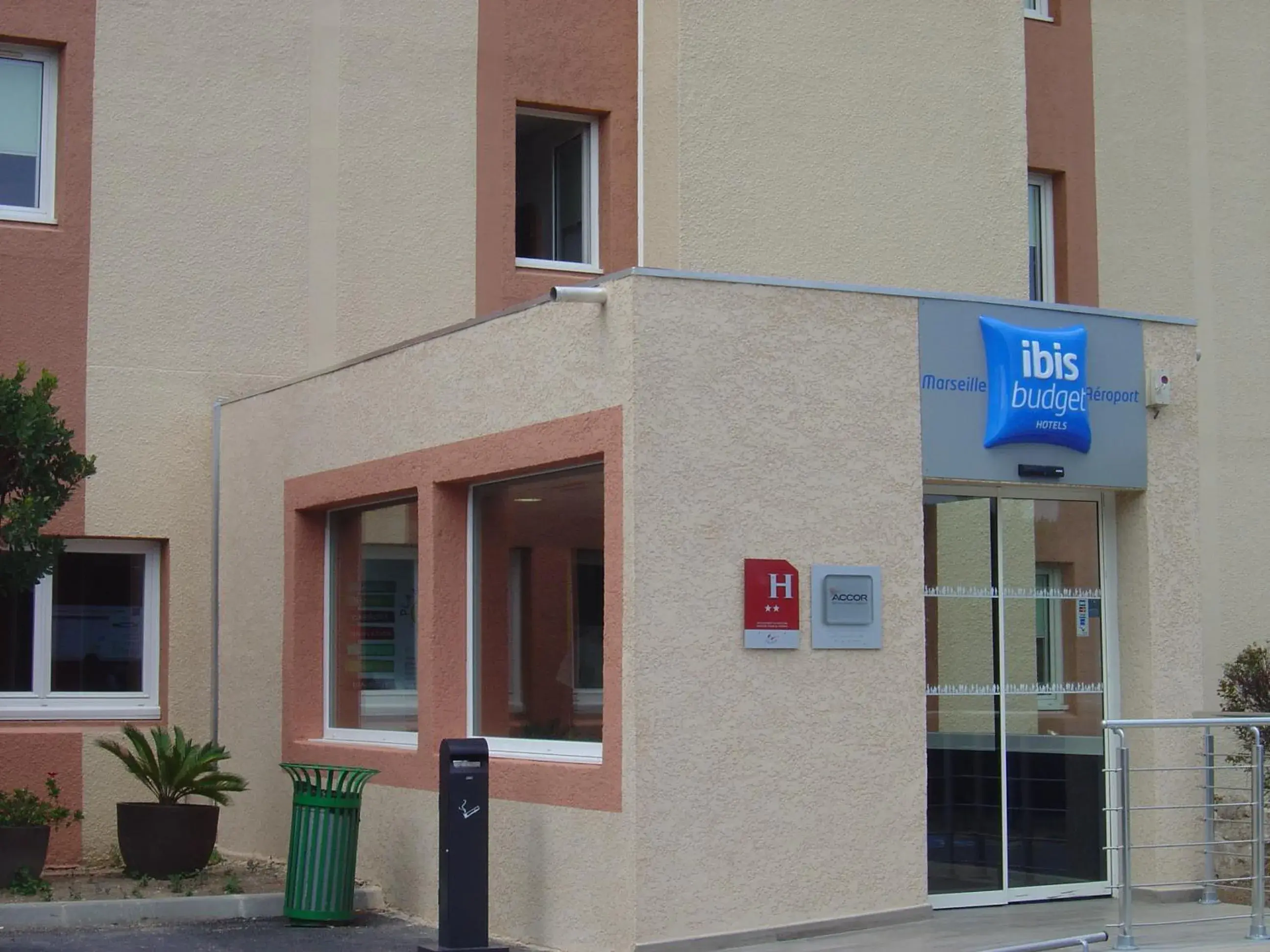Facade/entrance, Property Building in ibis budget Marseille Aeroport Provence