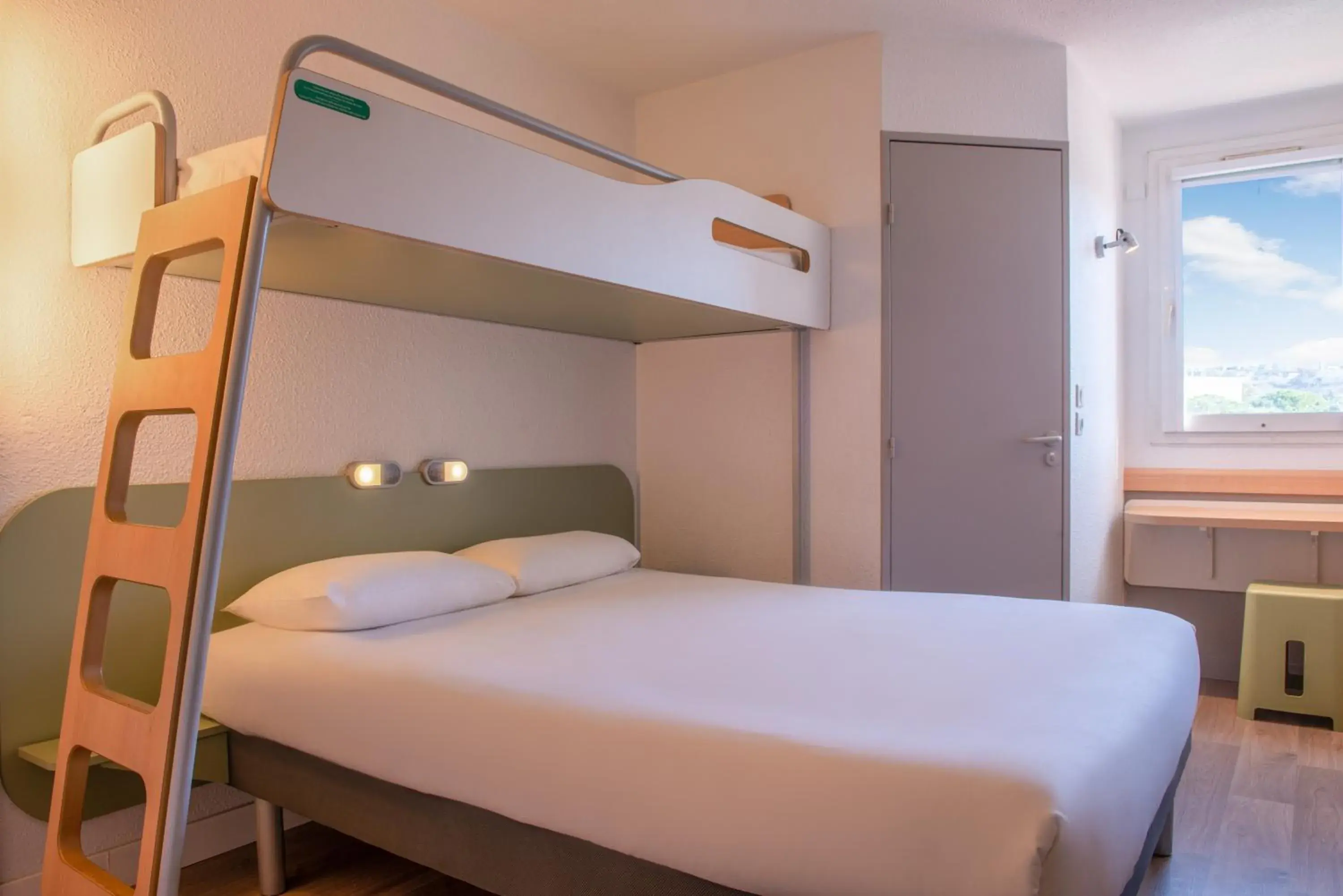 bunk bed, Bed in ibis budget Marseille Aeroport Provence