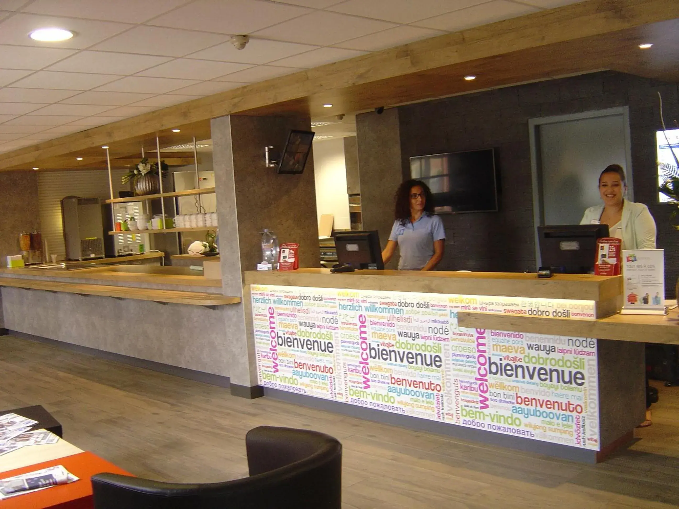 People, Lobby/Reception in ibis budget Marseille Aeroport Provence