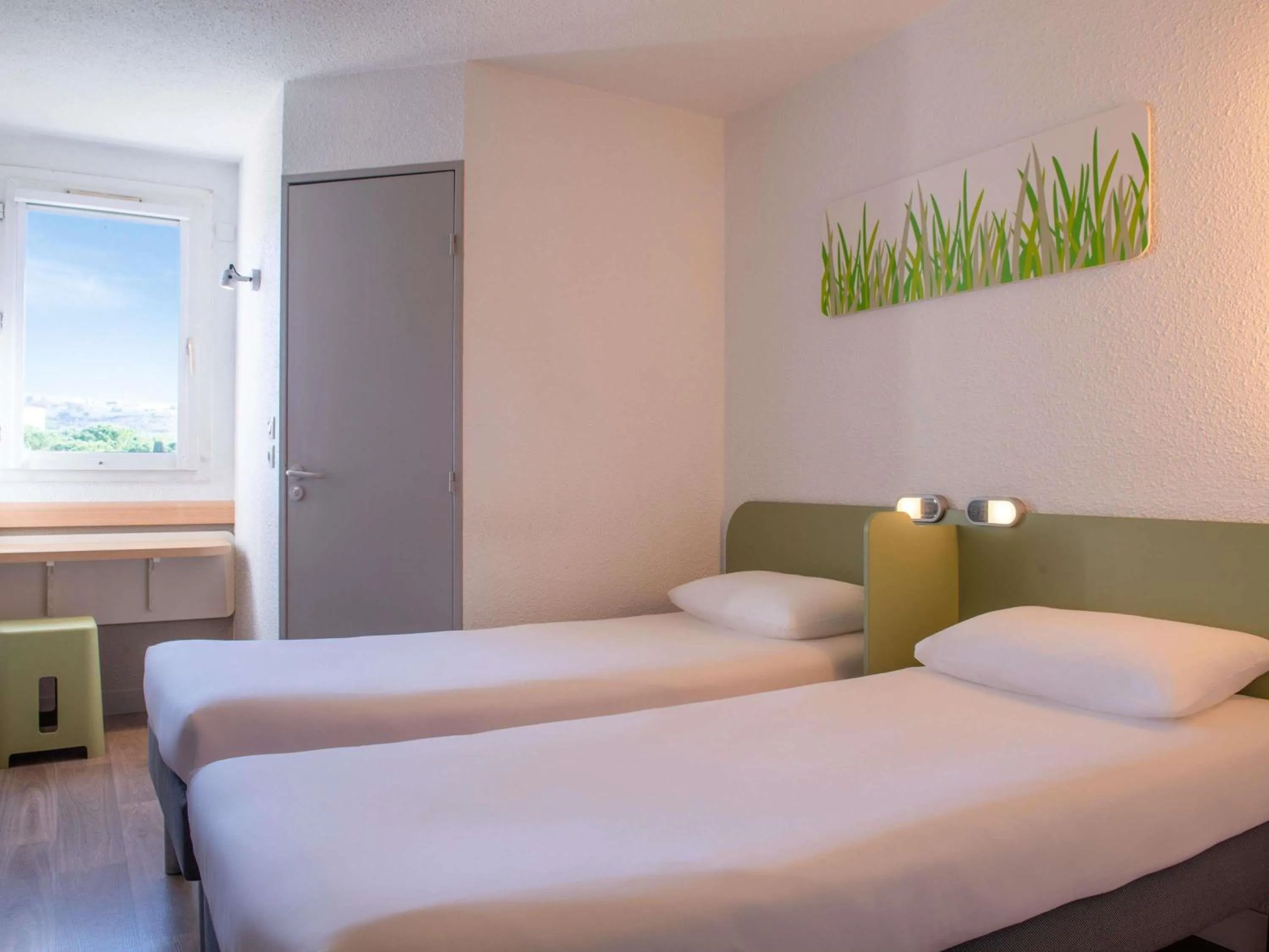 Bedroom, Bed in ibis budget Marseille Aeroport Provence