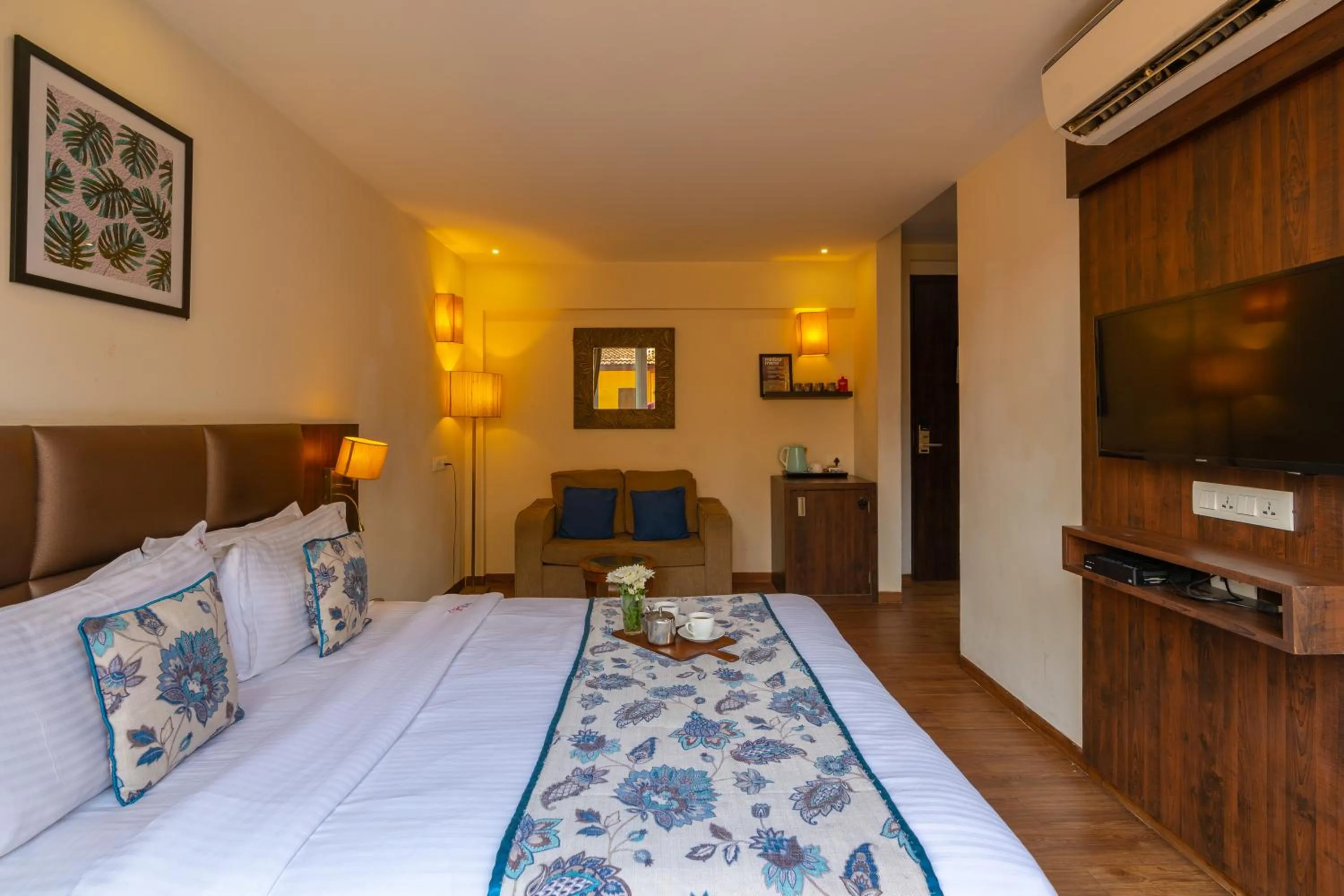 Photo of the whole room, Bed in Riva Gold Coast