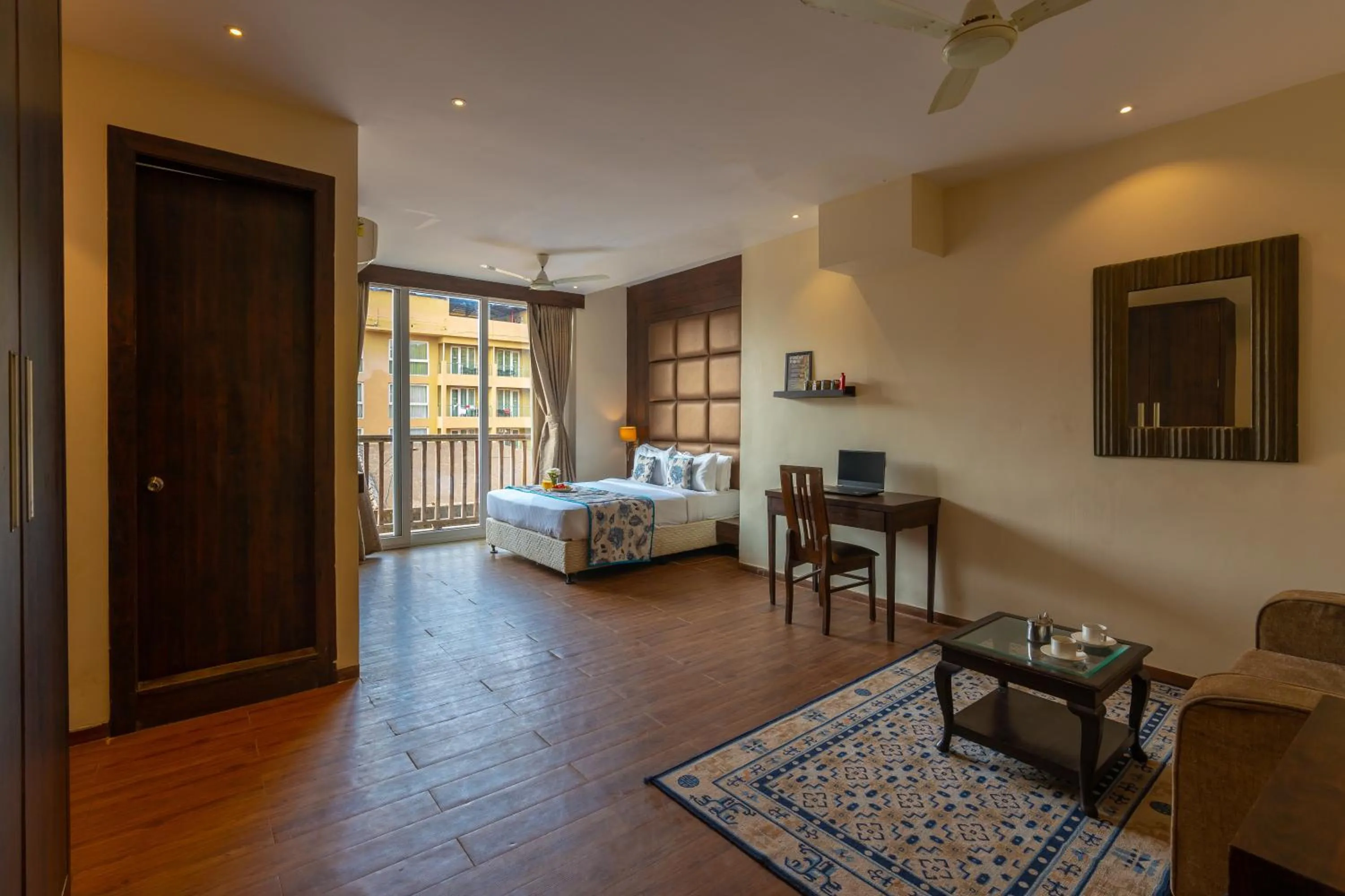 Photo of the whole room, Bed in Riva Gold Coast