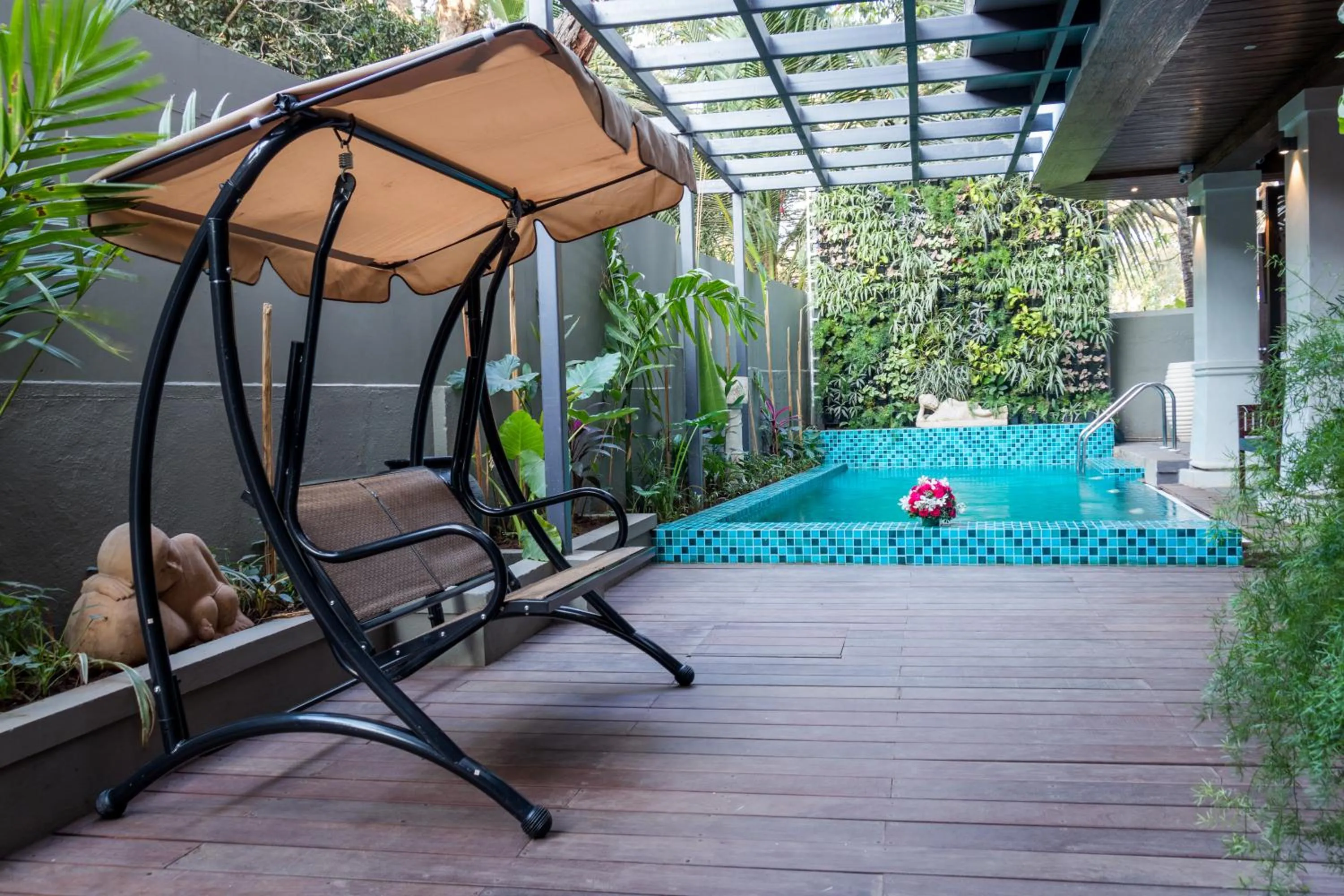 Swimming pool in Riva Gold Coast