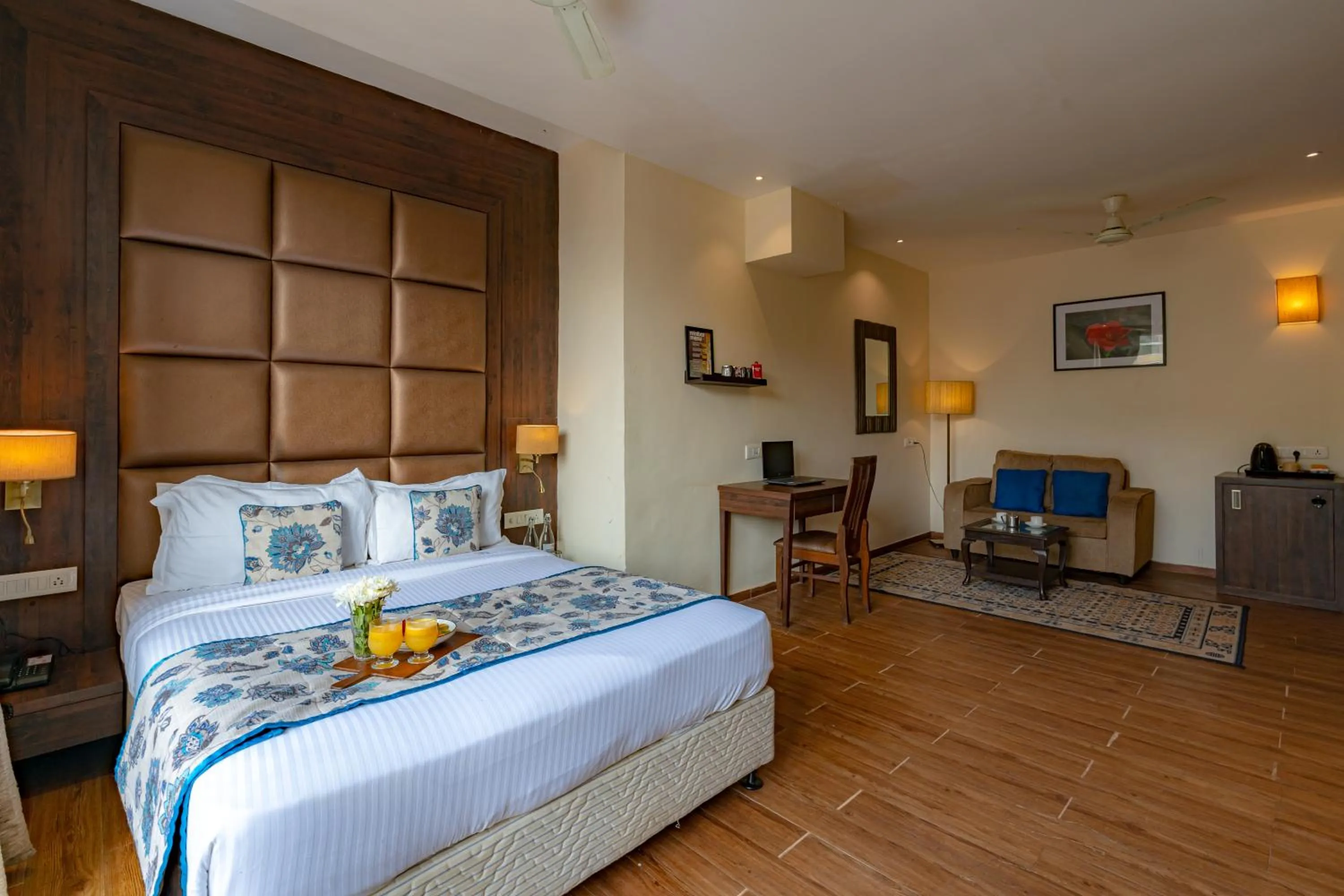 Photo of the whole room, Bed in Riva Gold Coast