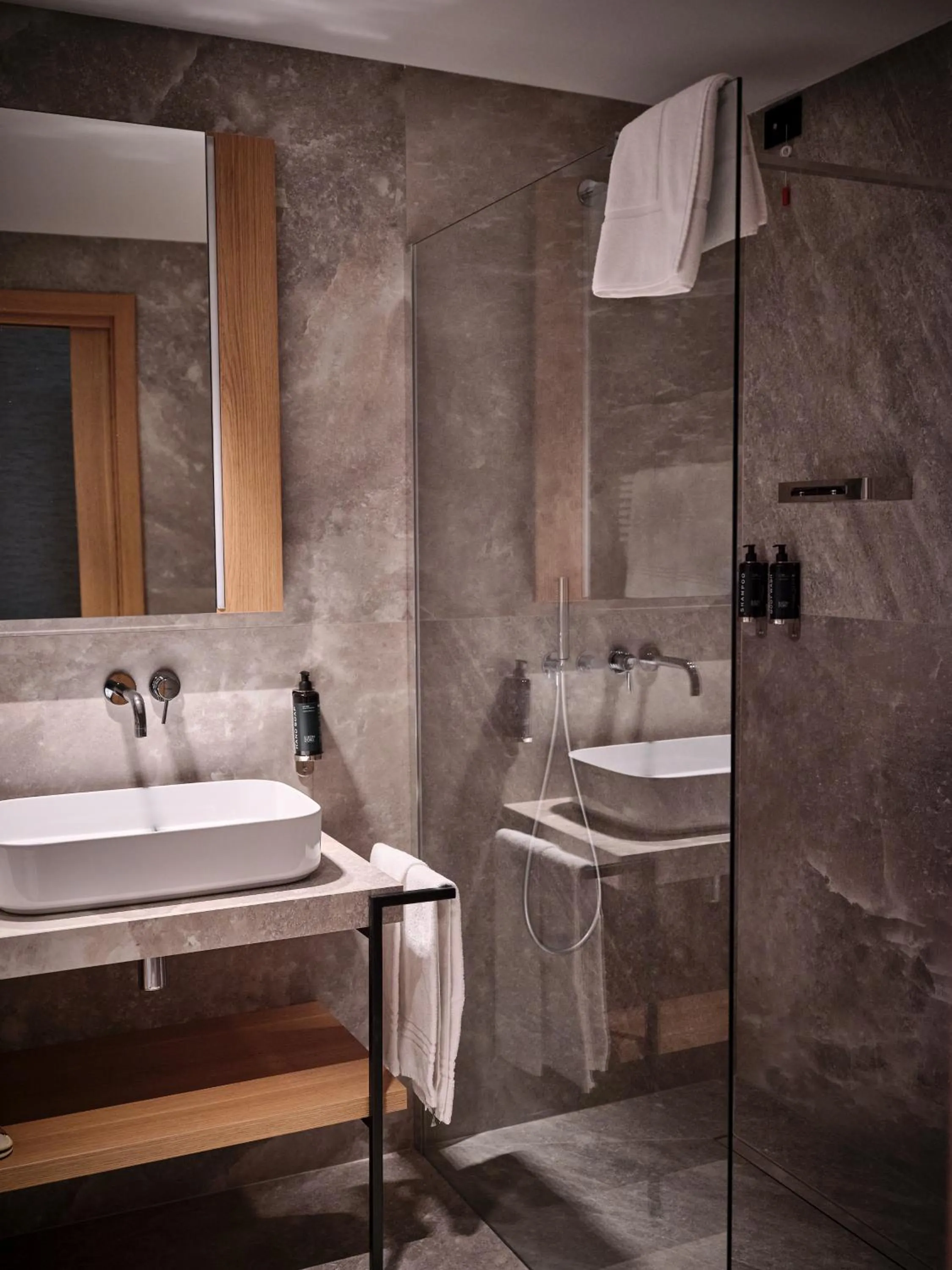 Bathroom in Il Leon D'Oro Bari - by Farace Hotels
