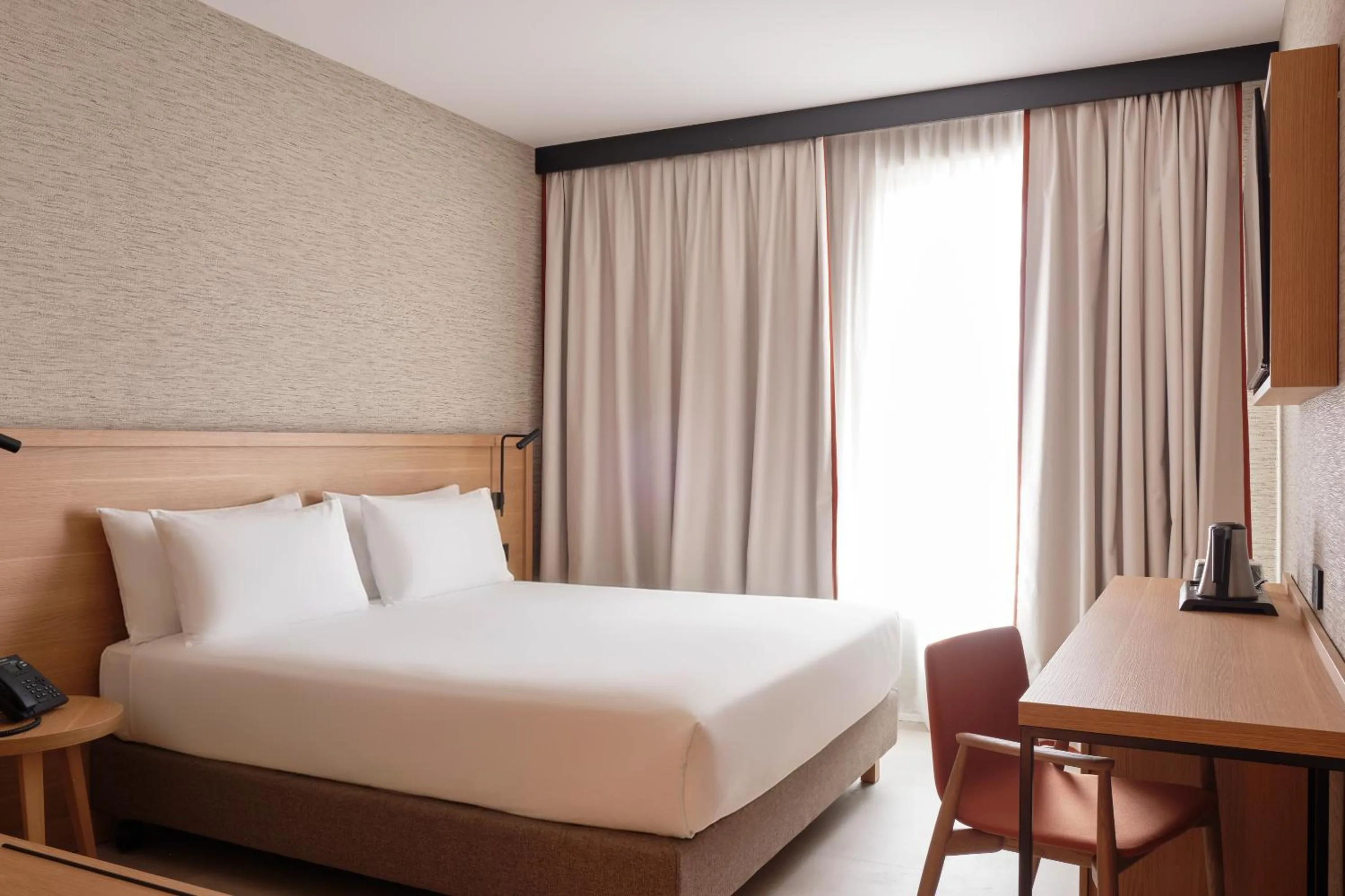 Bedroom, Bed in Il Leon D'Oro Bari - by Farace Hotels