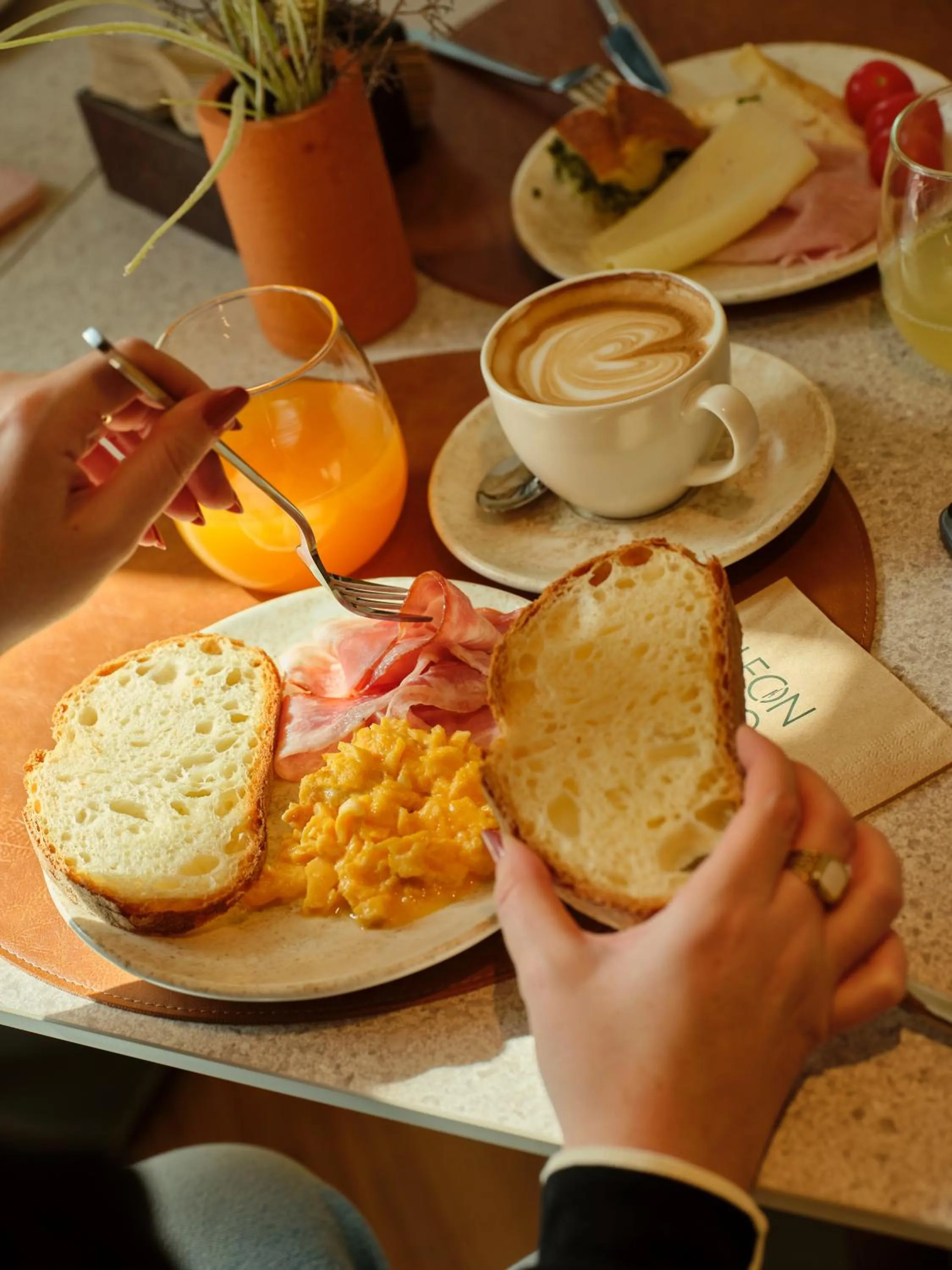 Food and drinks in Il Leon D'Oro Bari - by Farace Hotels