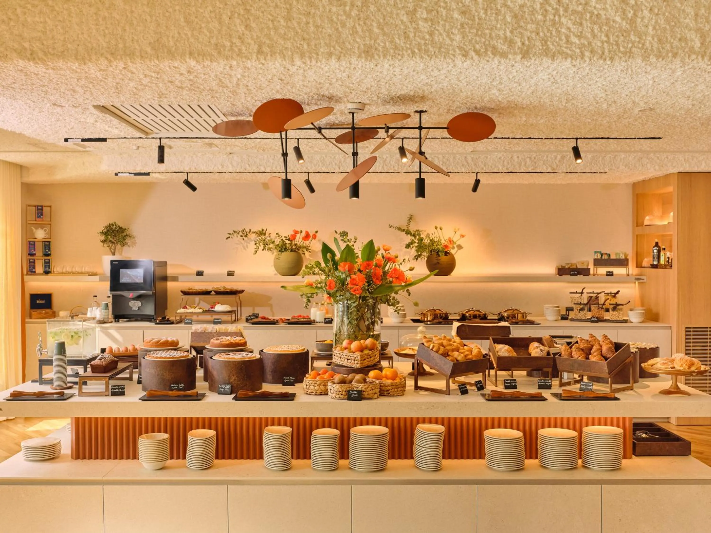 Food and drinks in Il Leon D'Oro Bari - by Farace Hotels