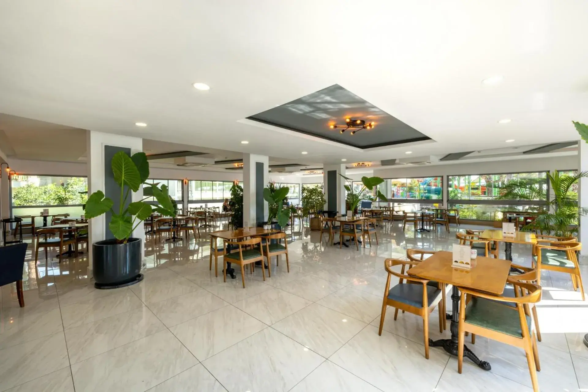 Lounge or bar in Crystal Flora Beach Resort - Ultimate All Inclusive Lounge or bar in Crystal Flora Beach Resort - Ultimate All Inclusive