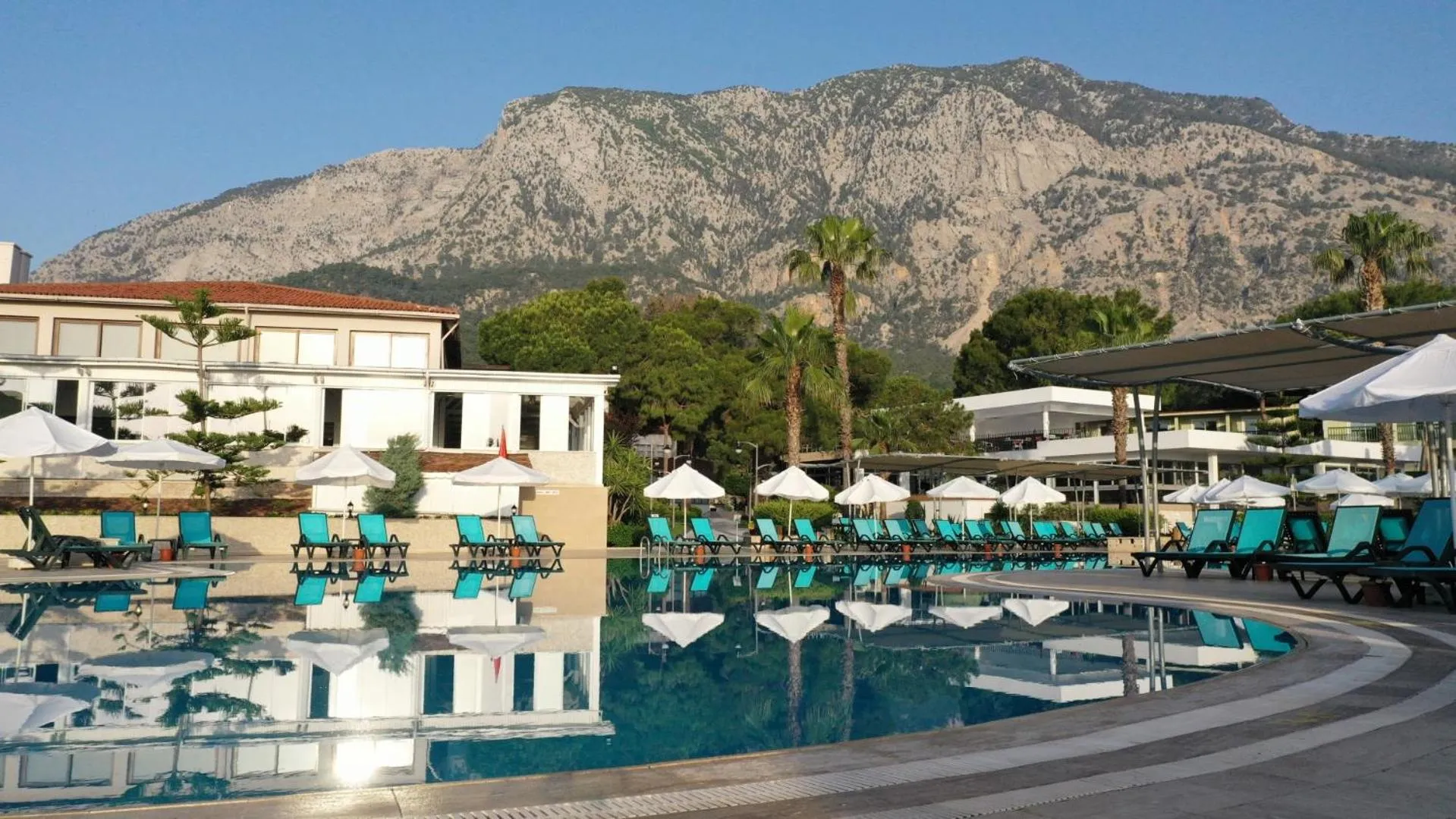 Swimming pool in Crystal Flora Pearl Collection - Ultimate All Inclusive