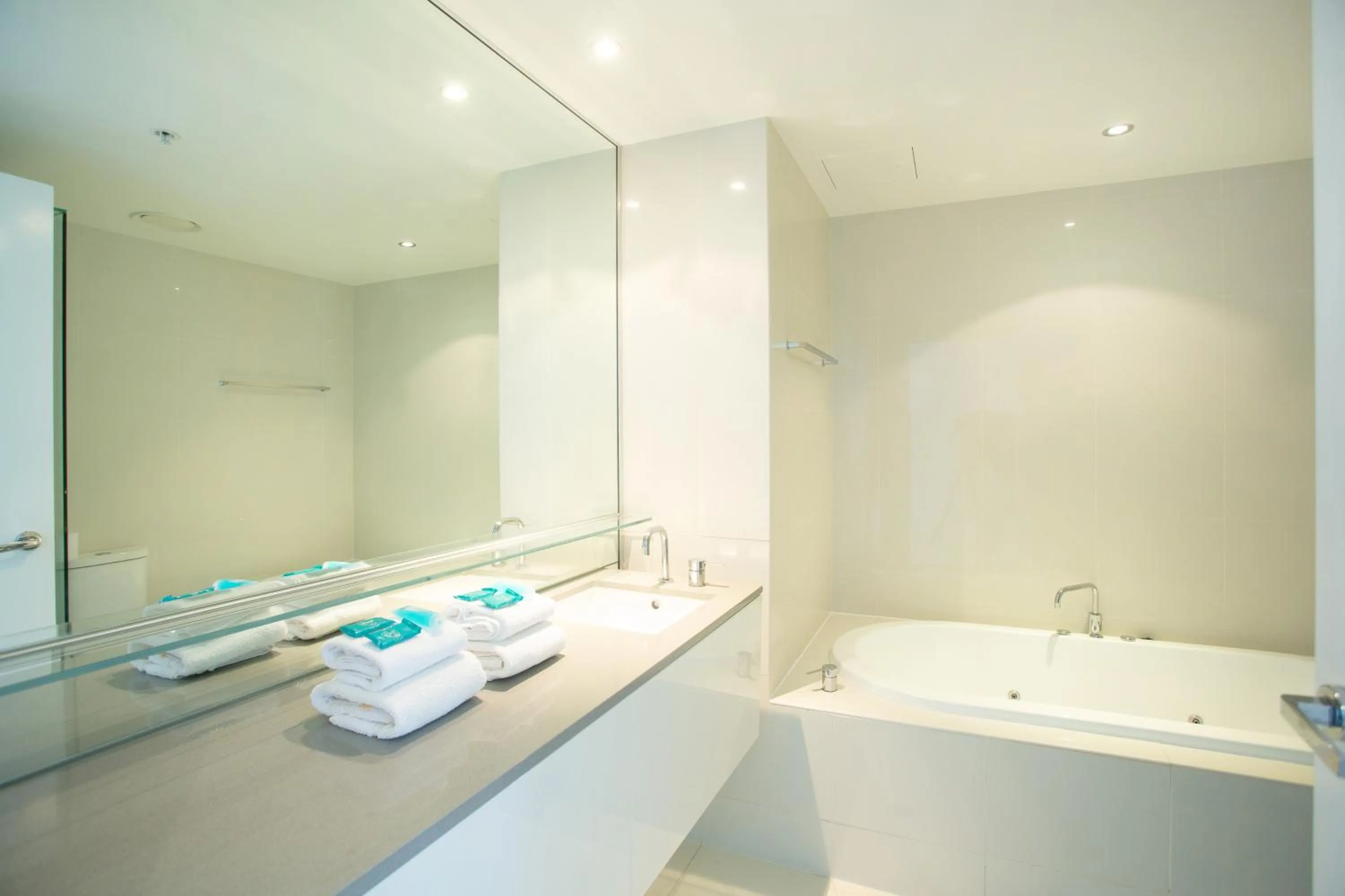 Circle on Cavill - Hosted by Coastal Letting Co.