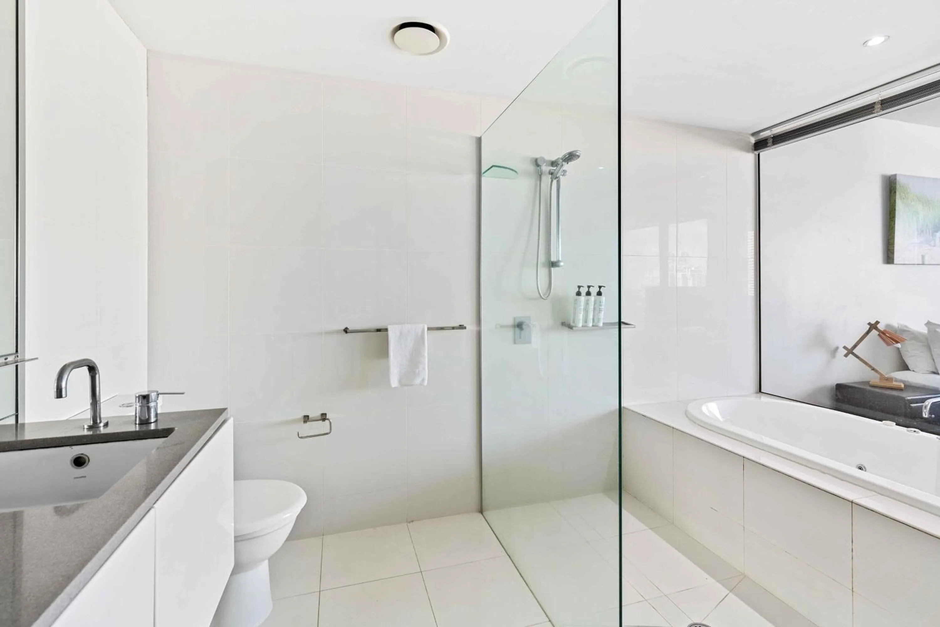 Circle on Cavill - Hosted by Coastal Letting Co.