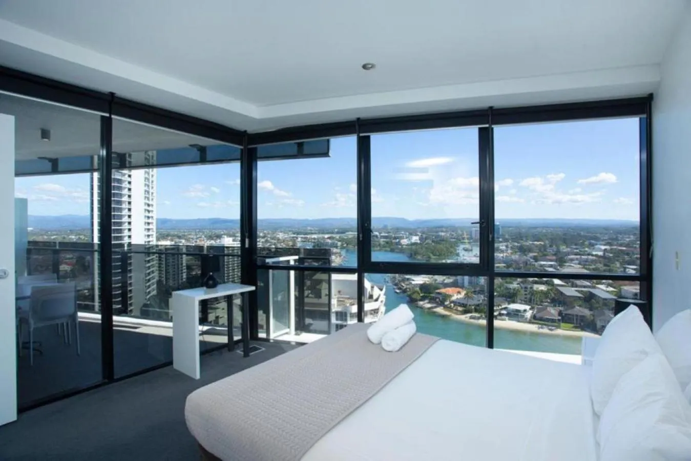 Bed in Circle on Cavill - Hosted by Coastal Letting Co.