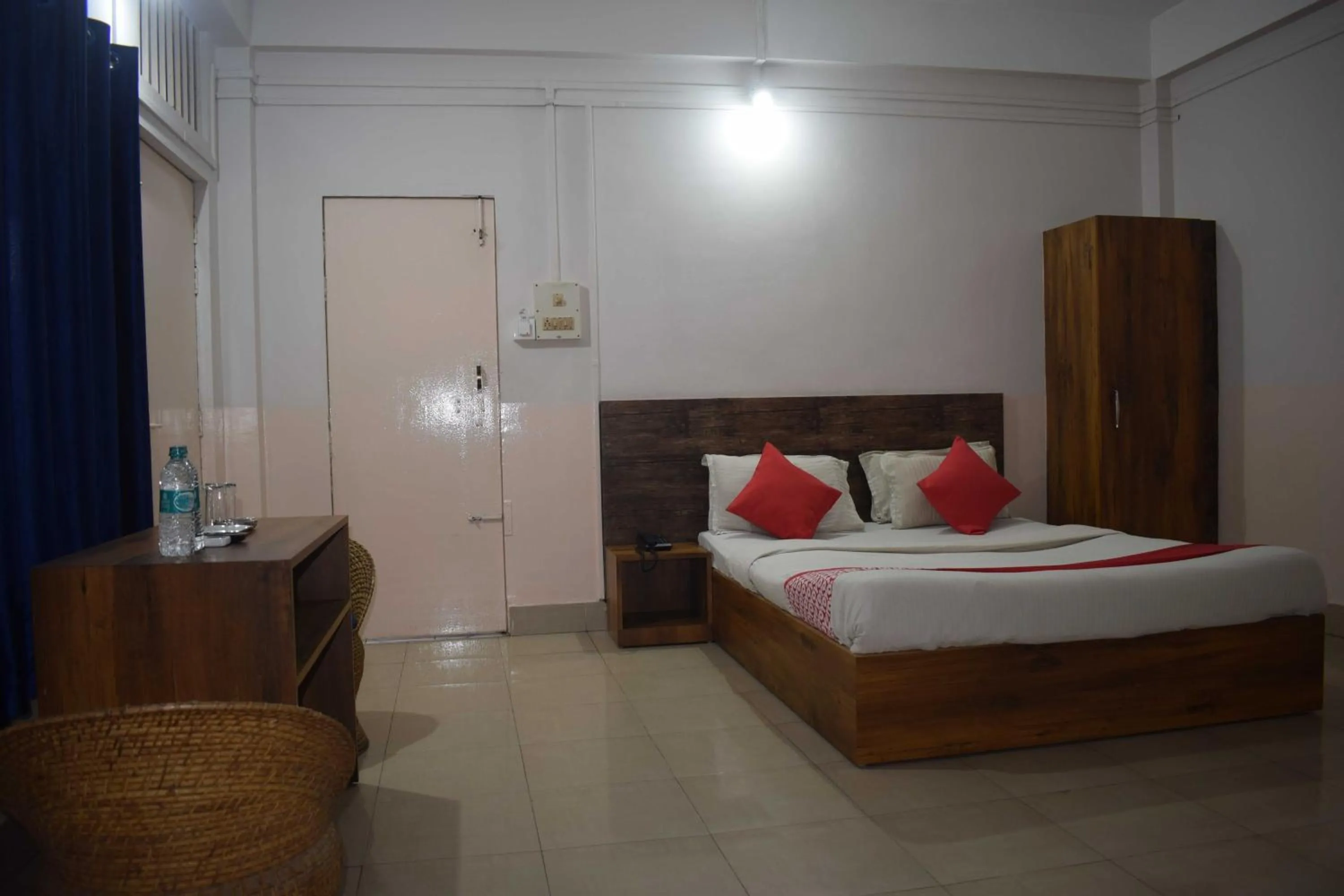 Bathroom, Bed in Hotel O SPRINGVILLA