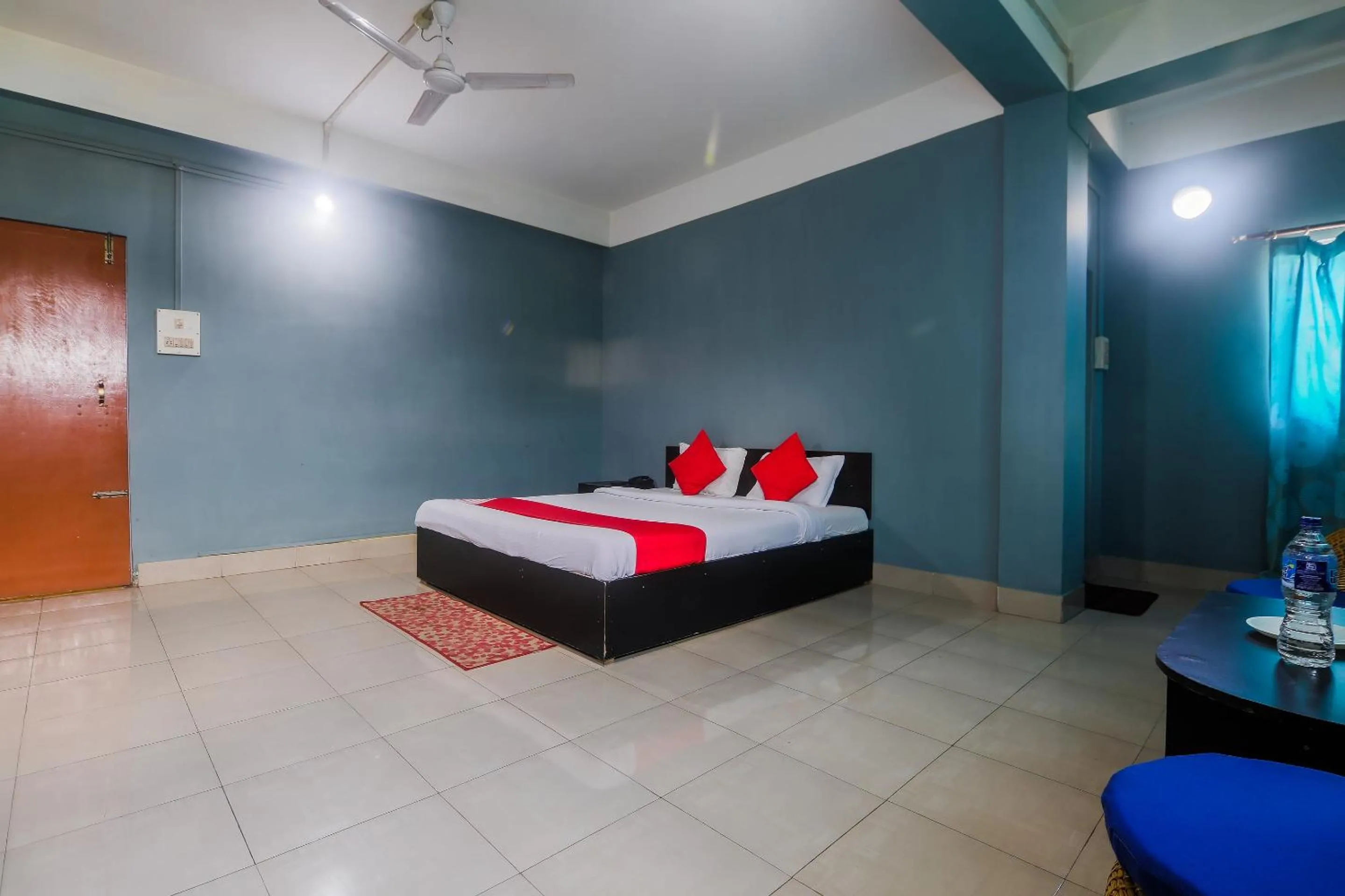 Facade/entrance, Bed in Hotel O SPRINGVILLA