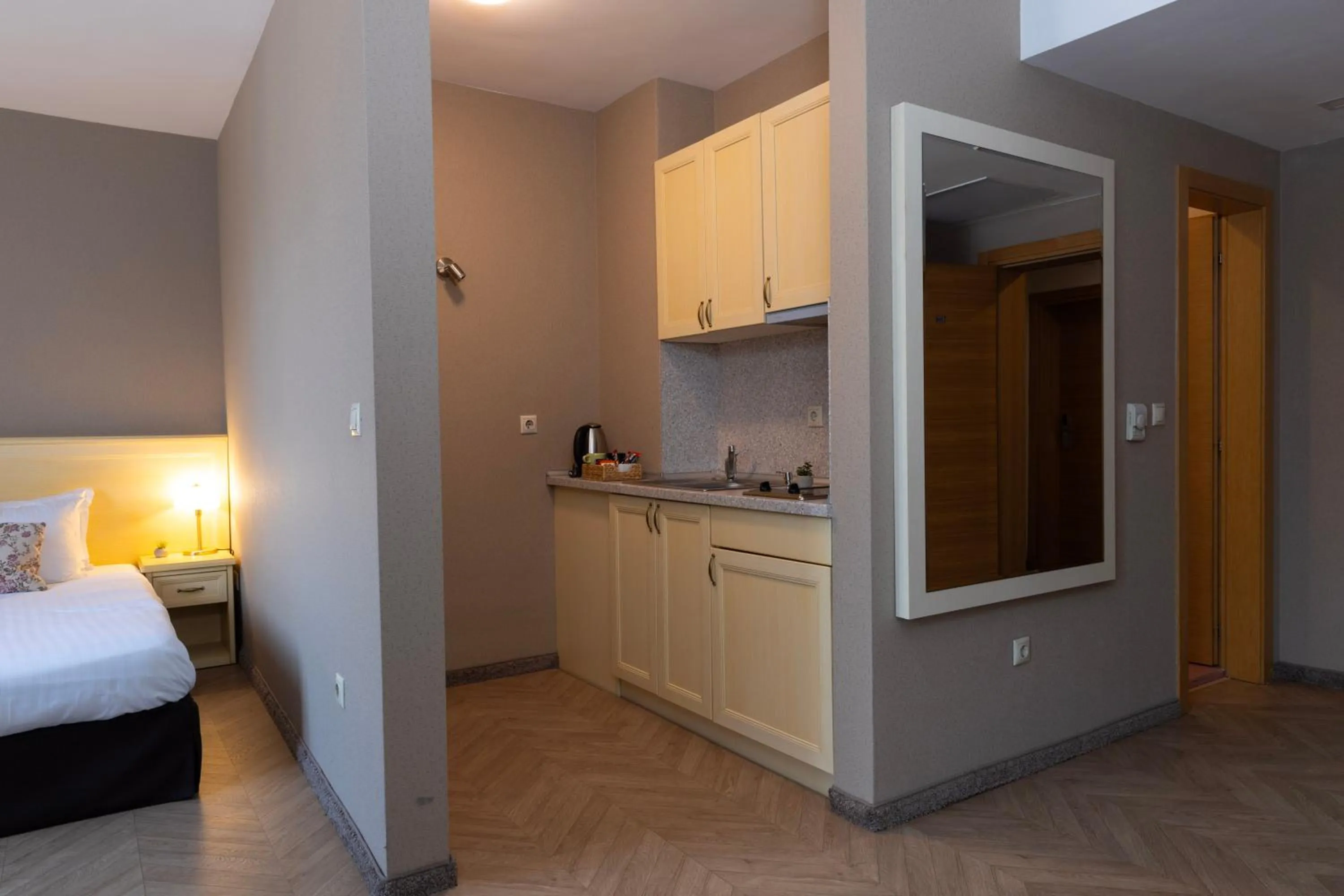 Kitchen or kitchenette, Bed in St. George Hotel