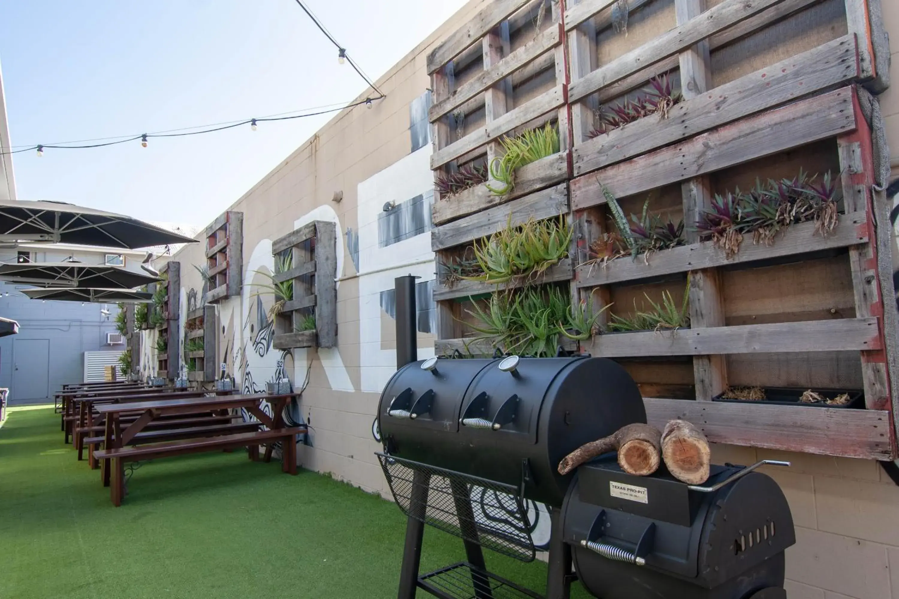 Property building in Motel Nomad Property building in Motel Nomad