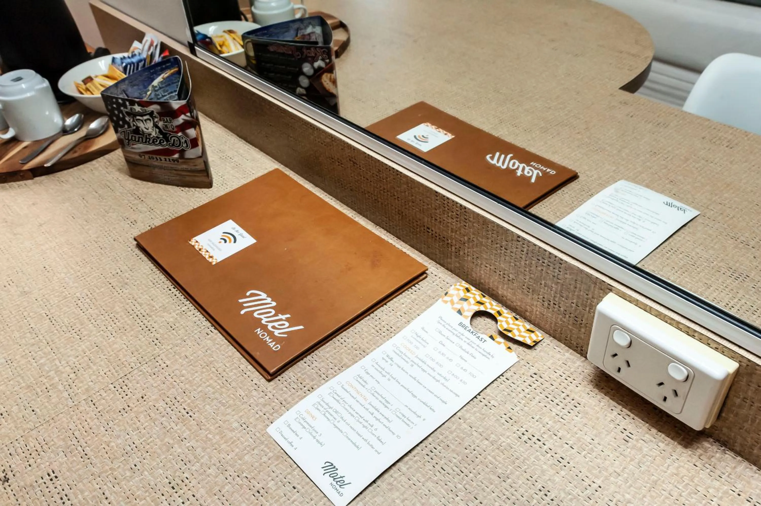 Logo/Certificate/Sign in Motel Nomad