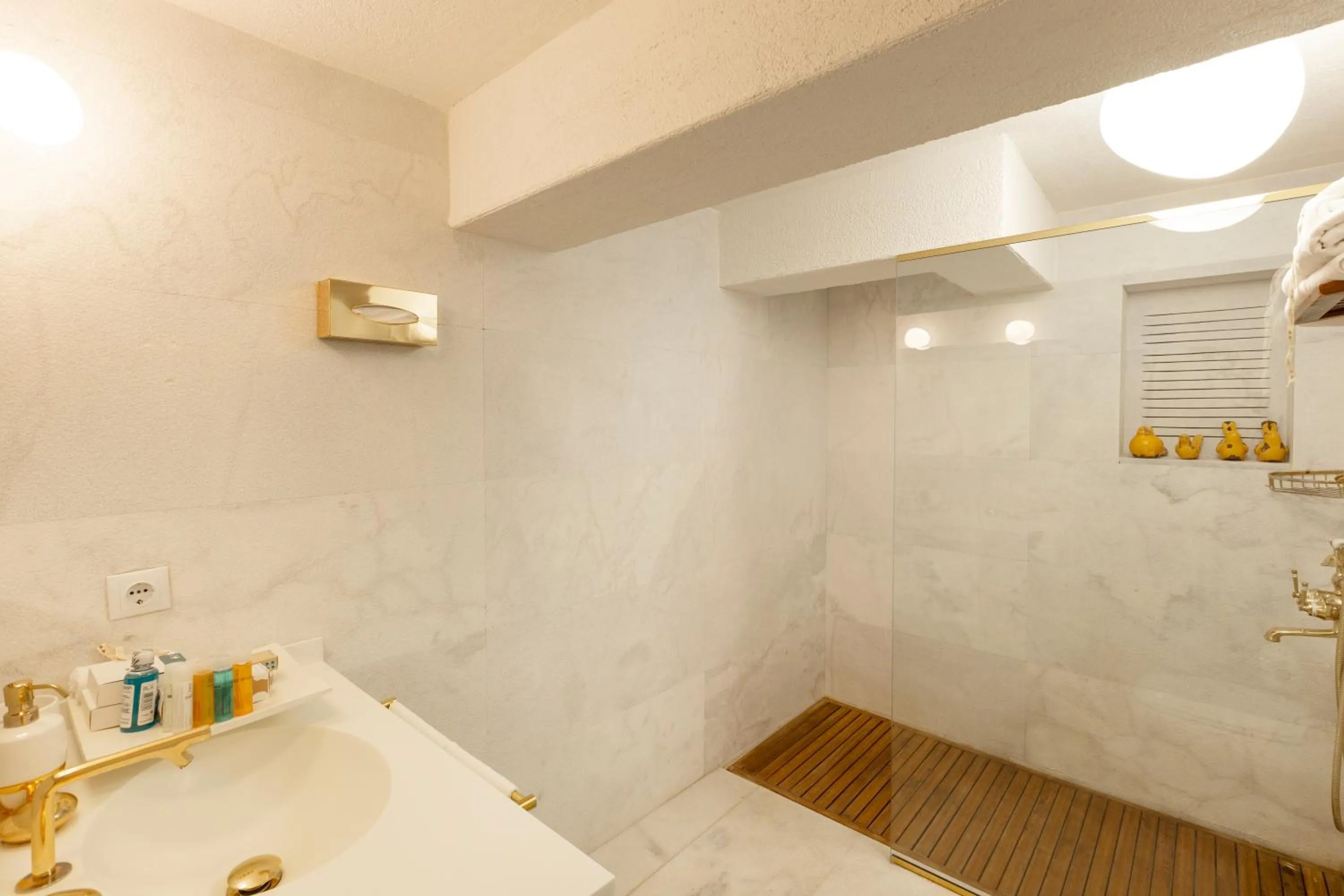 Sabrinas Haus - Adult Only +14