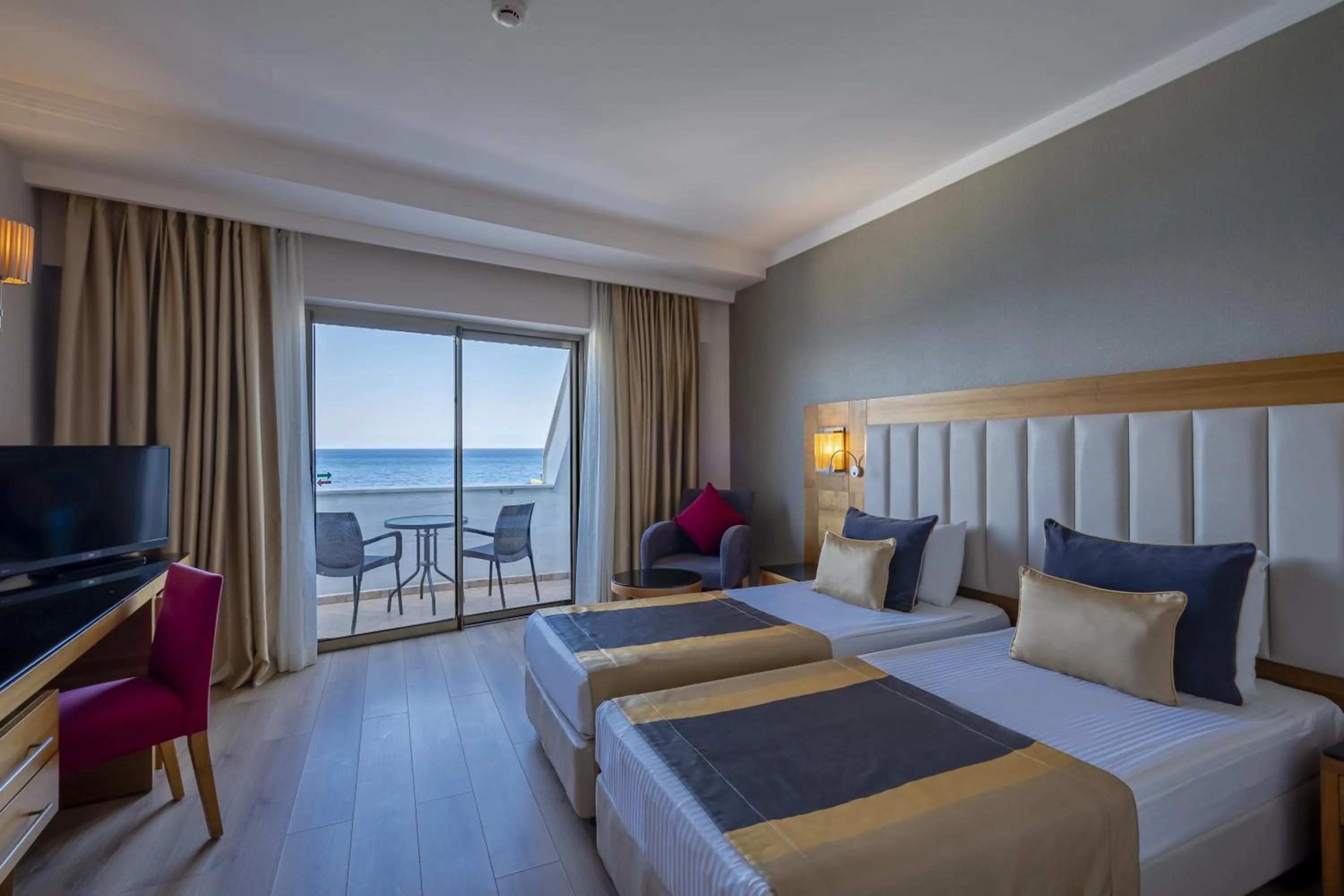 Sea view, Bed in Sunland Resort Beldibi