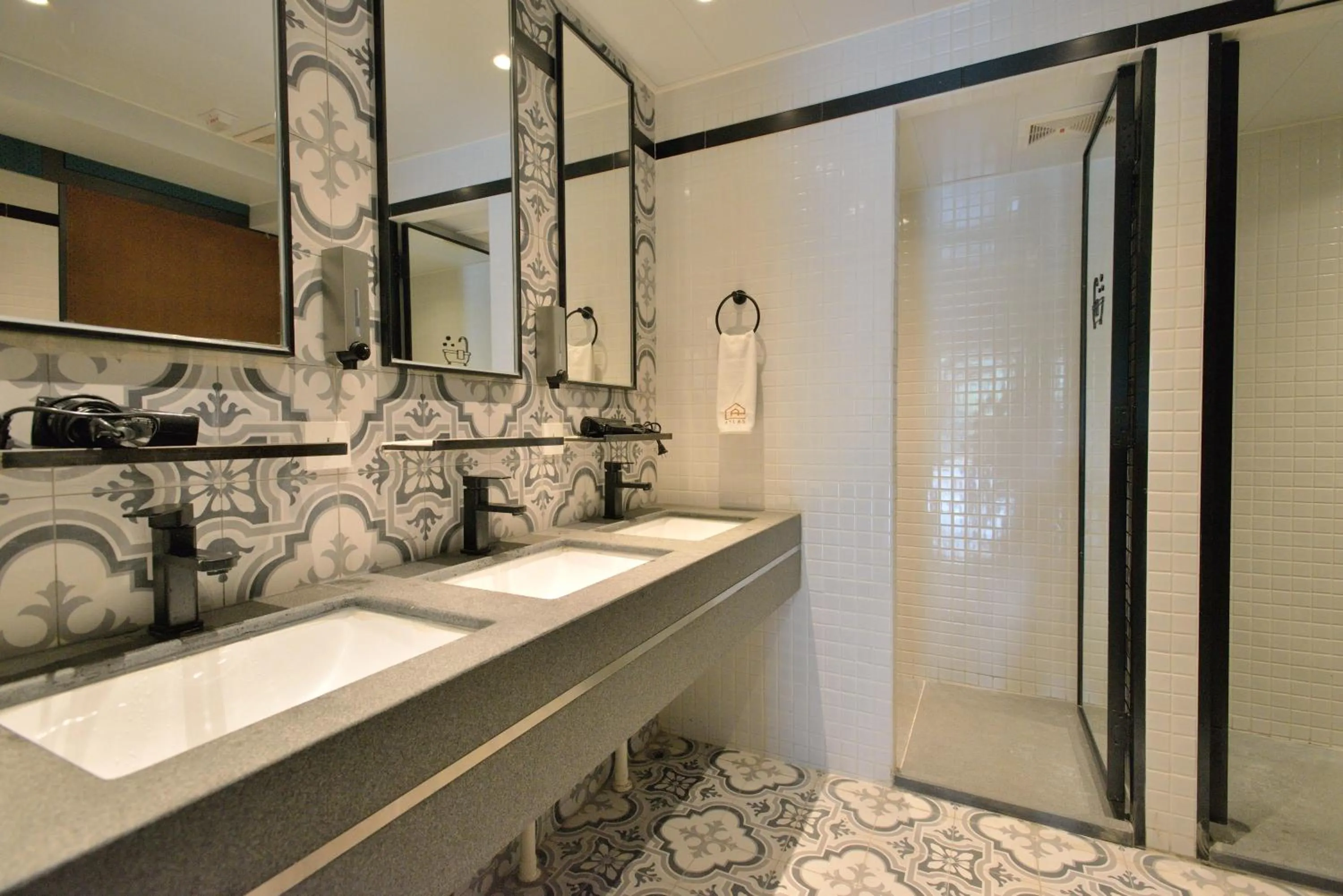 Bathroom in Atlas Hostel & Backpackers