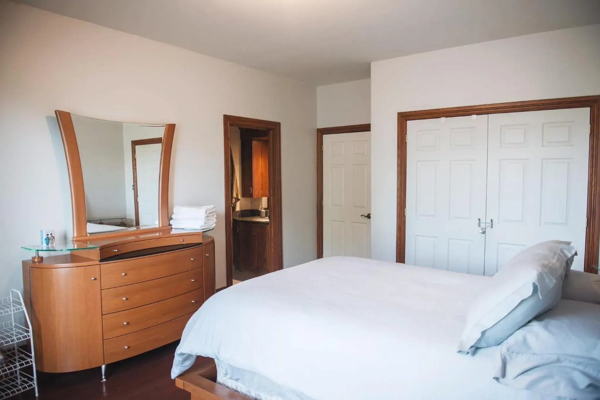 Deluxe Double Room with Shower in JstLikeHome - Luxury Mansion & Guesthouse Deluxe Double Room with Shower in JstLikeHome - Luxury Mansion & Guesthouse