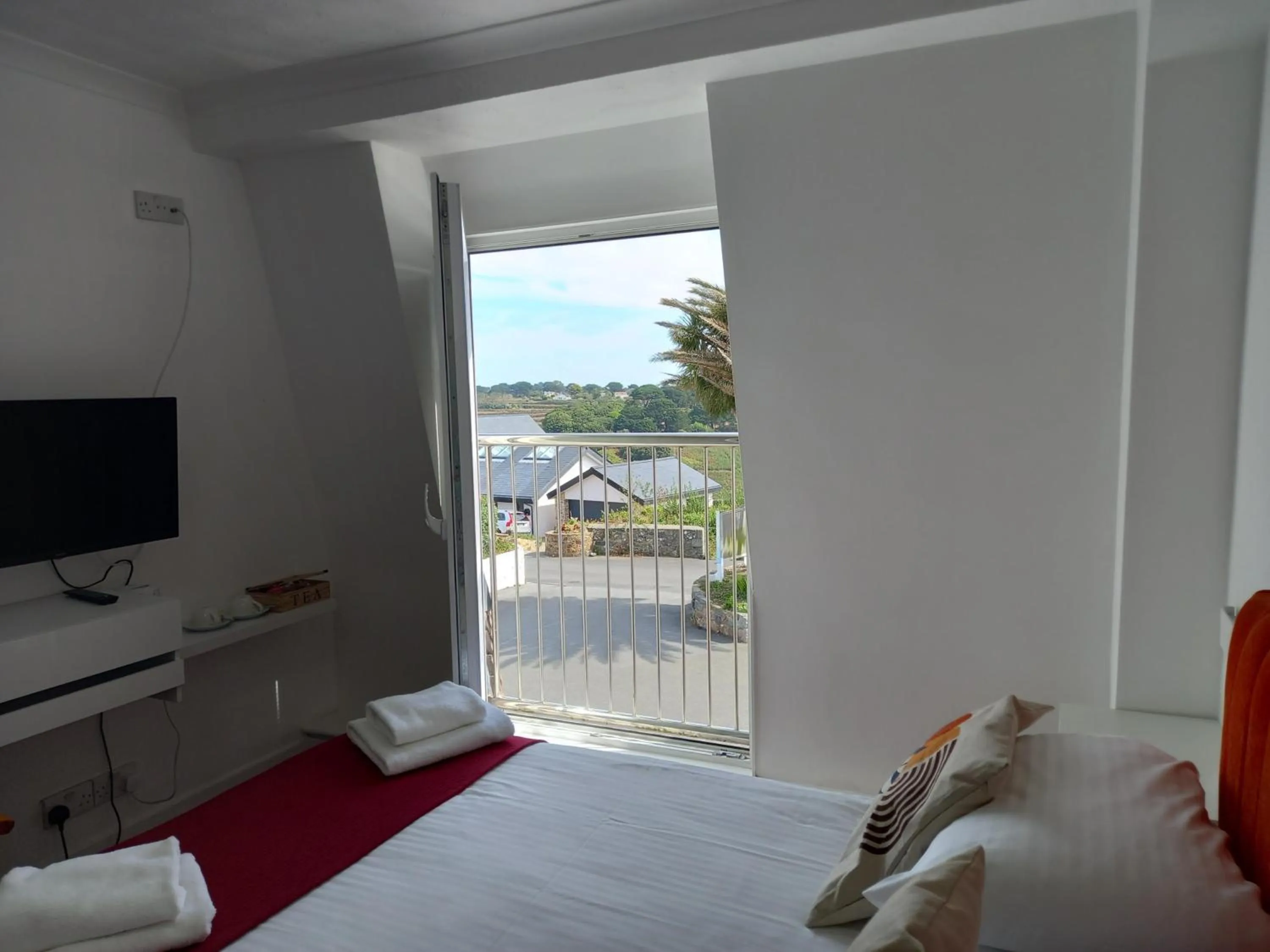 Bedroom, Bed in Saints Bay Hotel