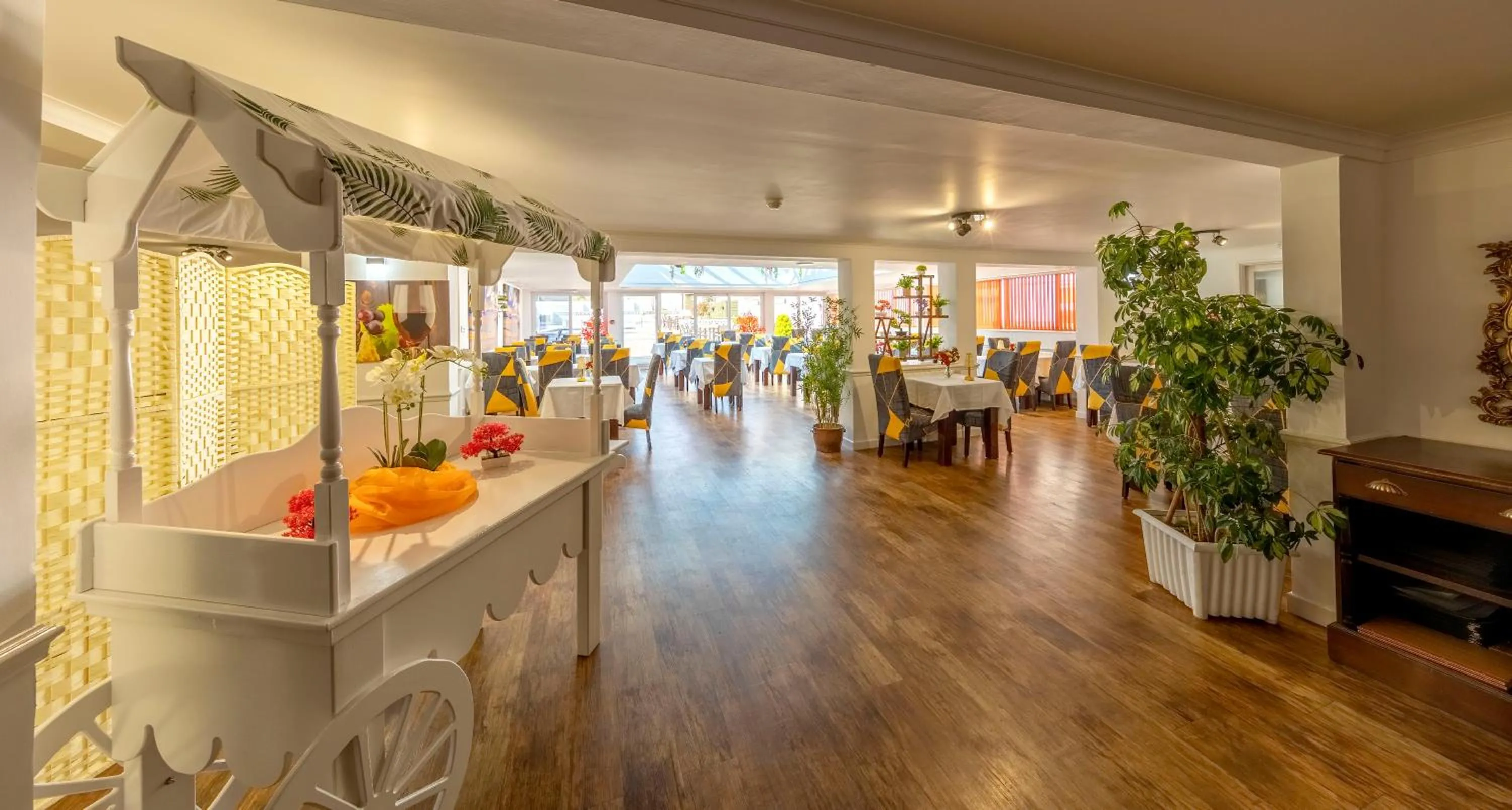 Restaurant/places to eat in Saints Bay Hotel