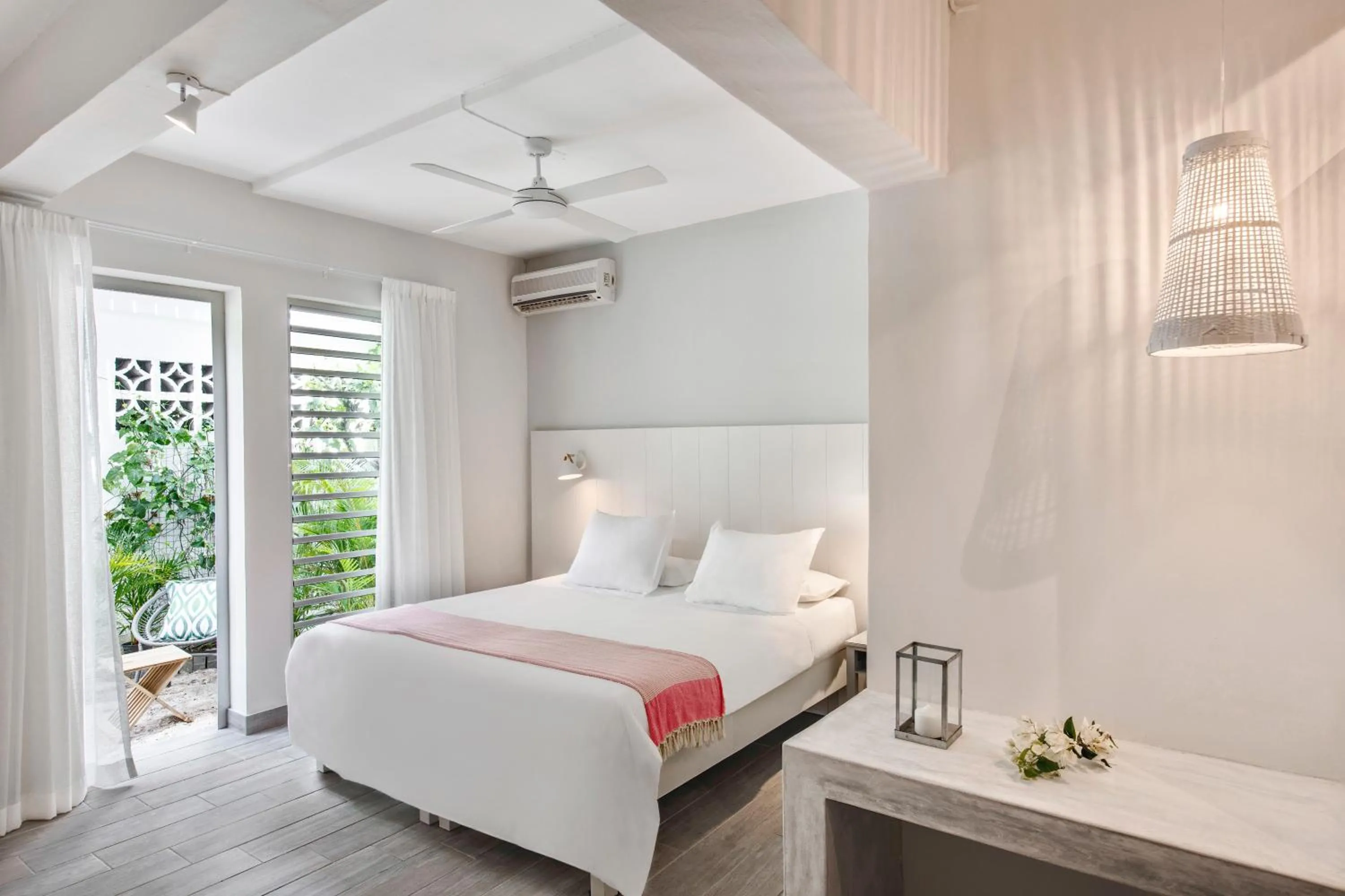 Balcony/Terrace, Bed in The Bay