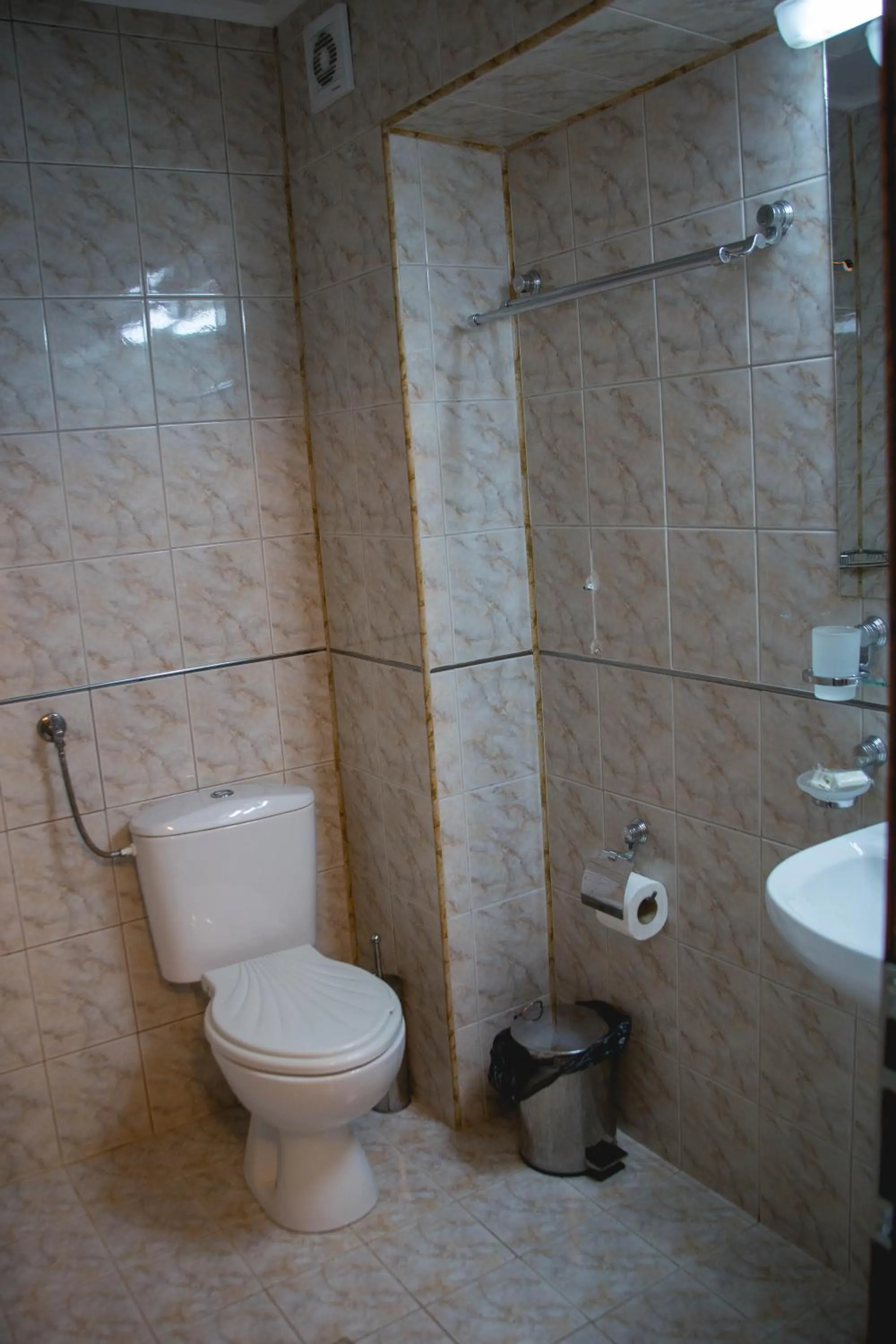 Toilet in Prince Cyril Hotel