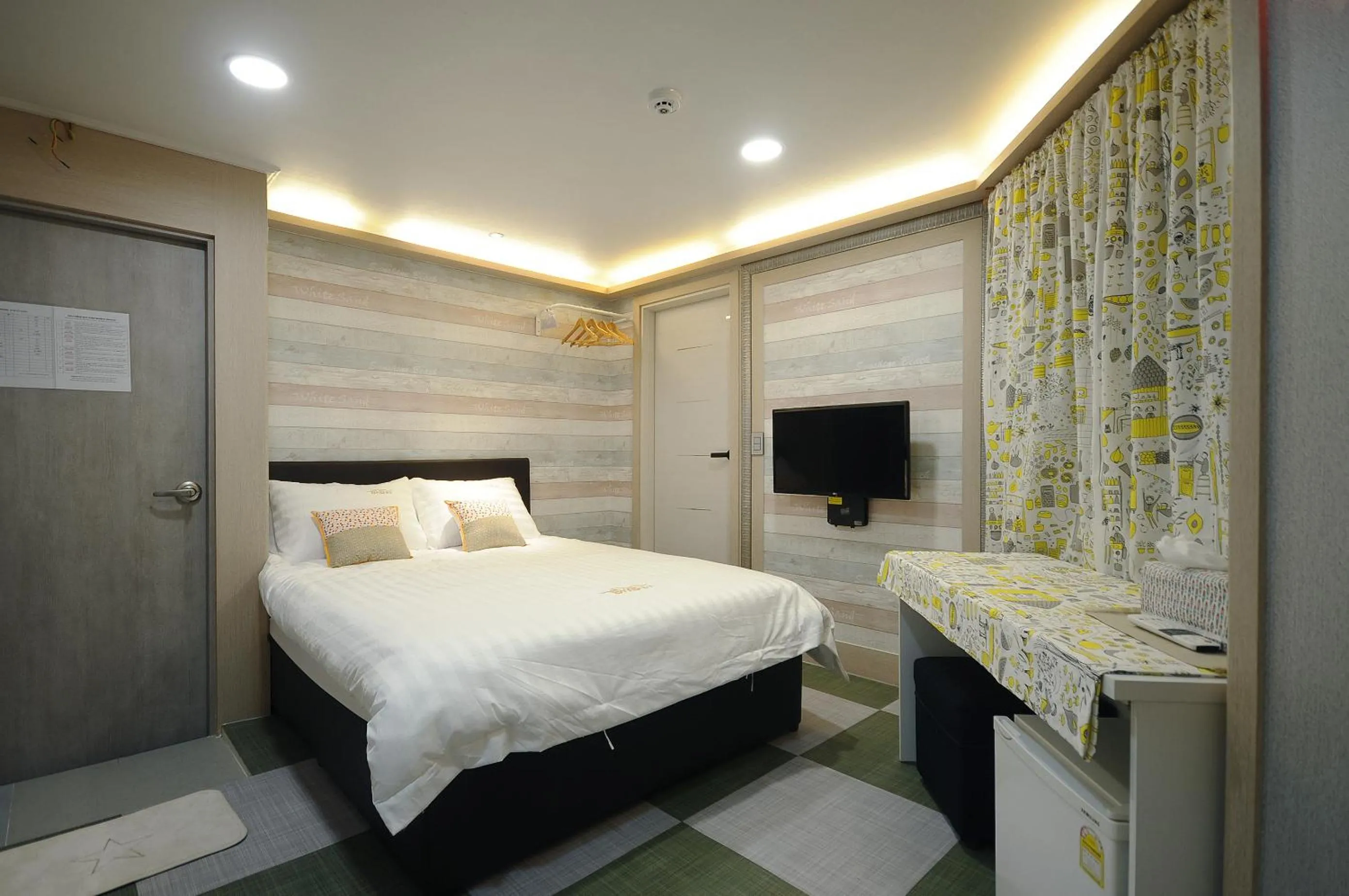 TV and multimedia, Bed in Family Hotel BNB