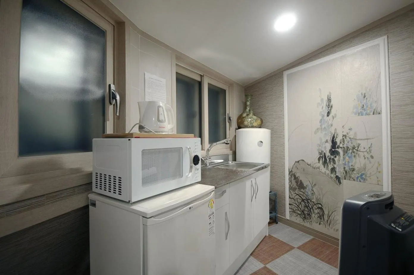 Kitchen or kitchenette in Family Hotel BNB