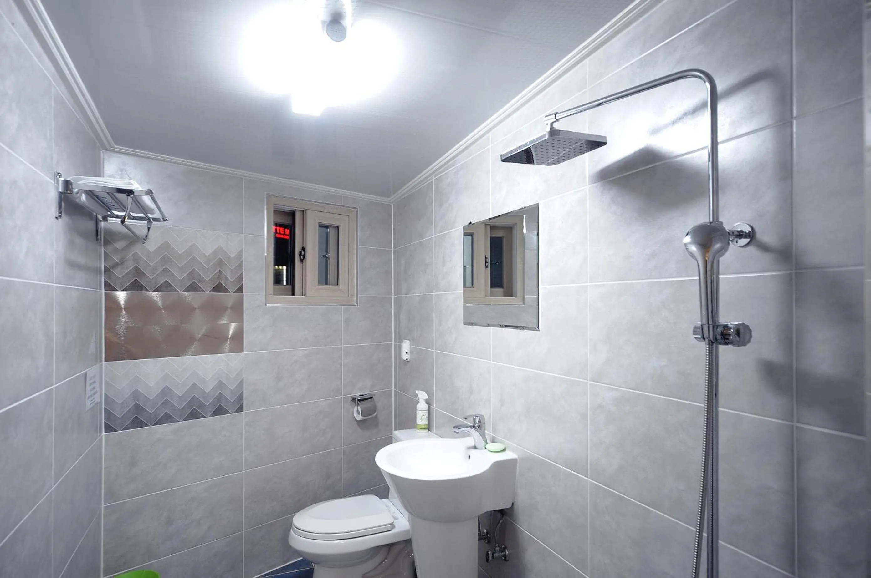 Shower in Family Hotel BNB