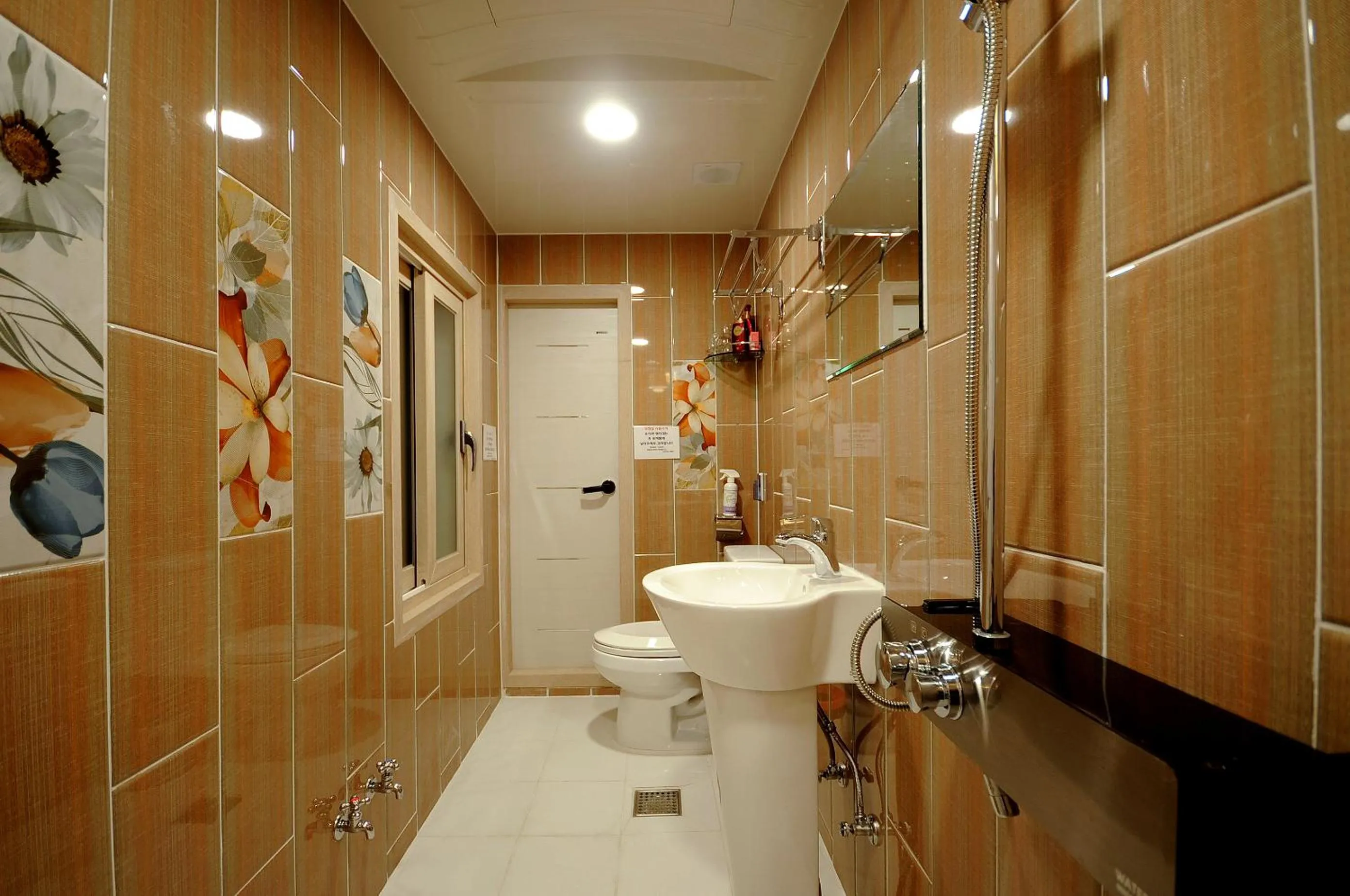 Shower in Family Hotel BNB