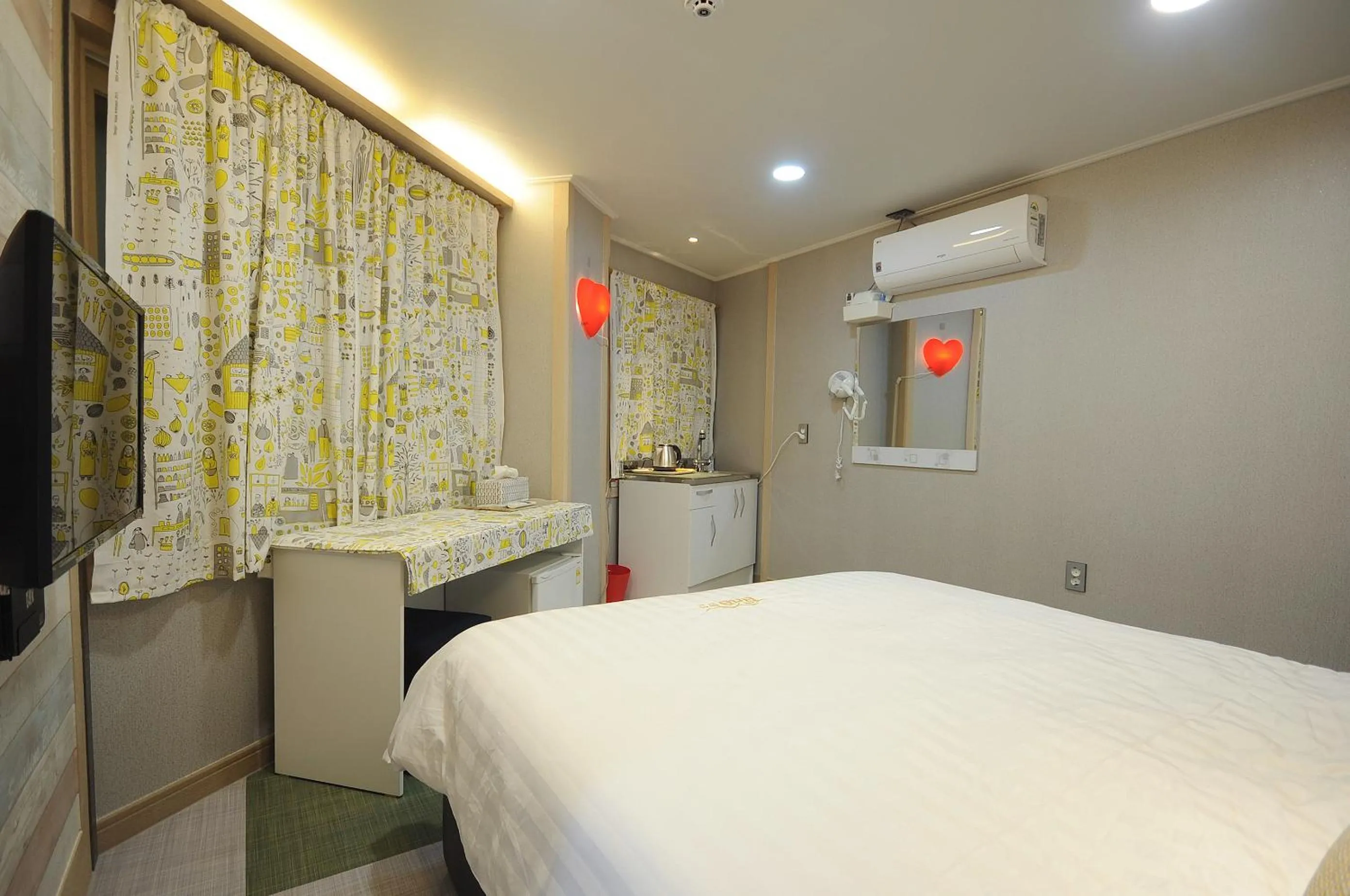TV and multimedia, Bed in Family Hotel BNB