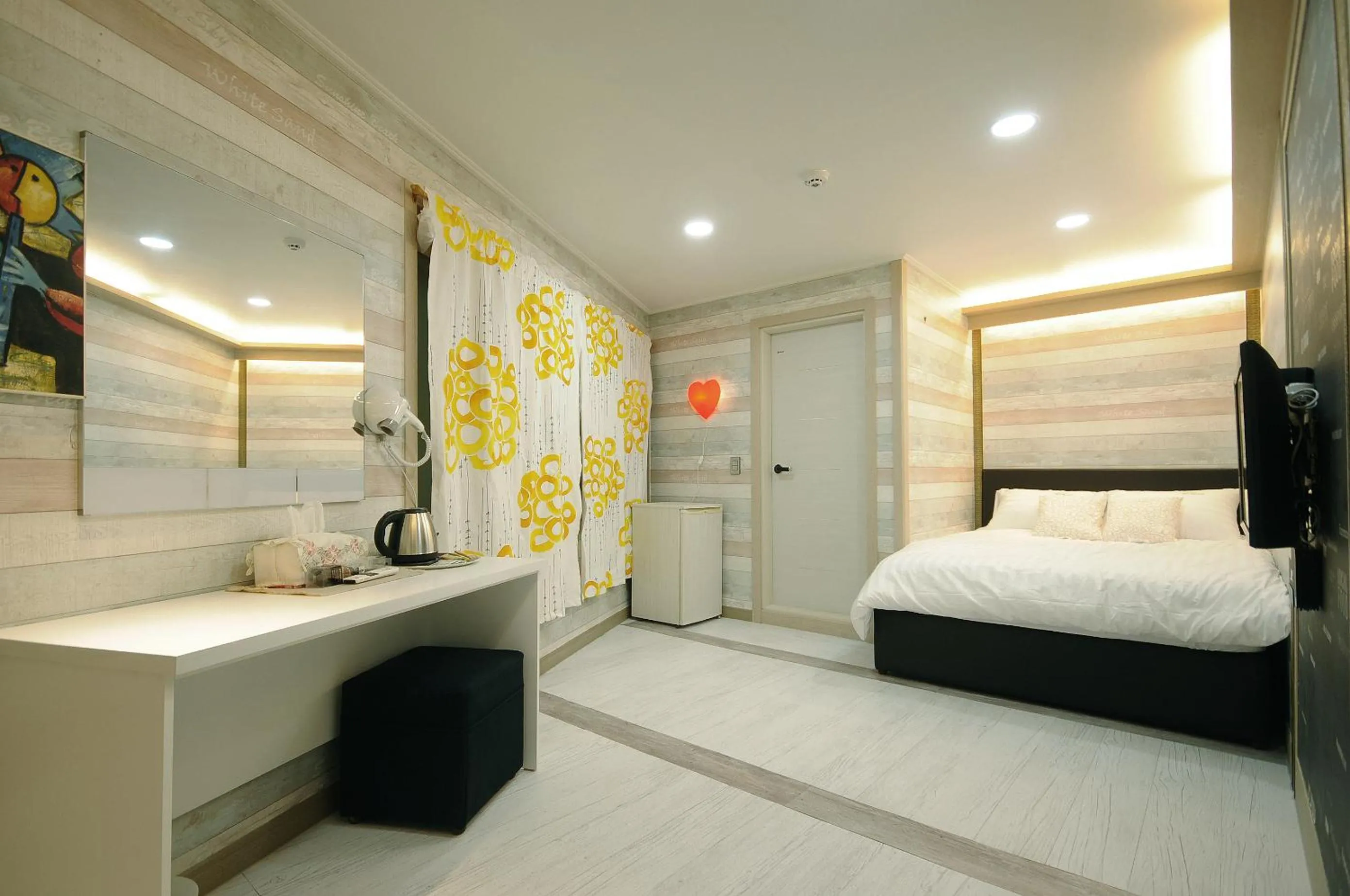 TV and multimedia, Bed in Family Hotel BNB