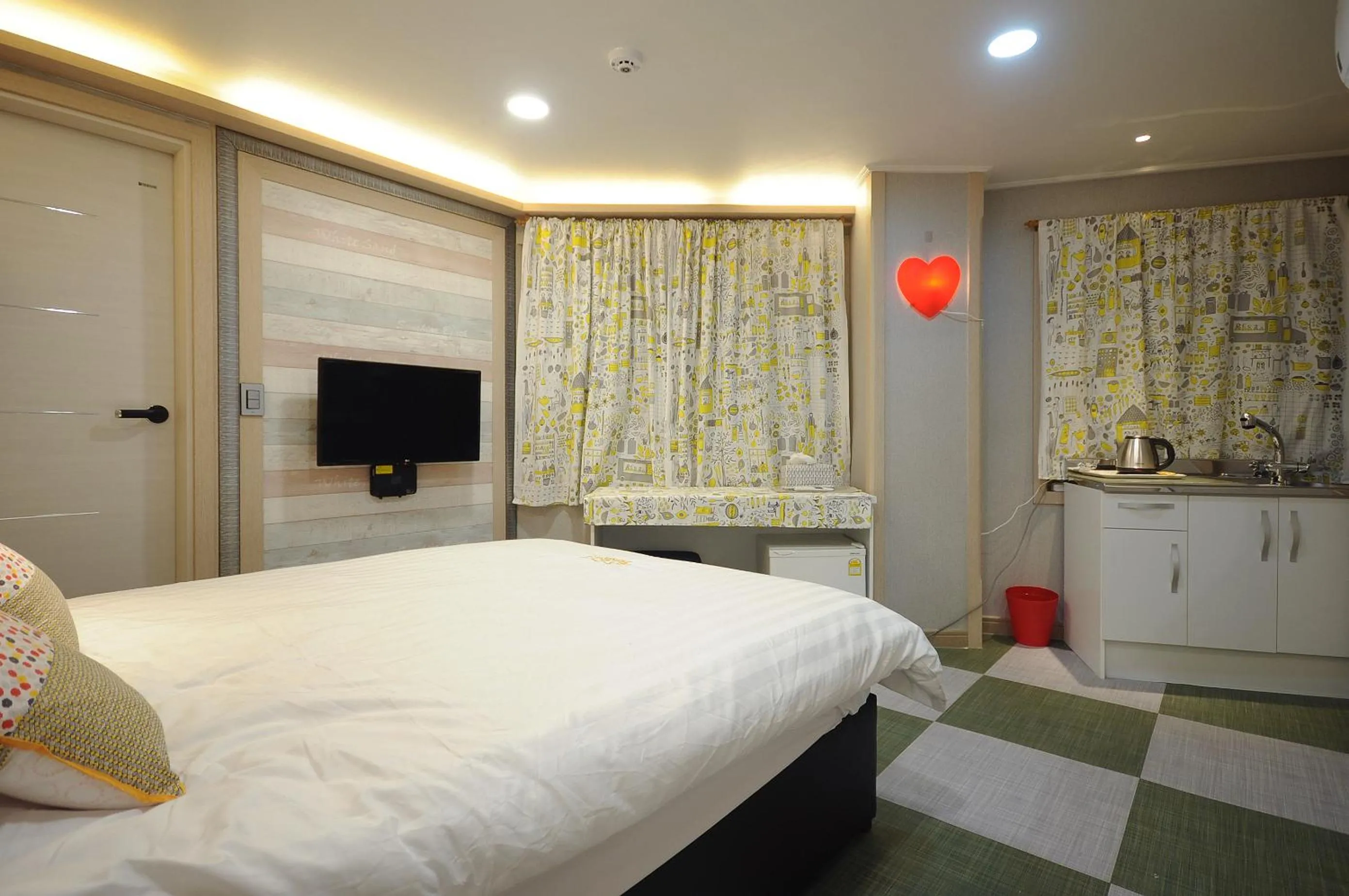 TV and multimedia, Bed in Family Hotel BNB