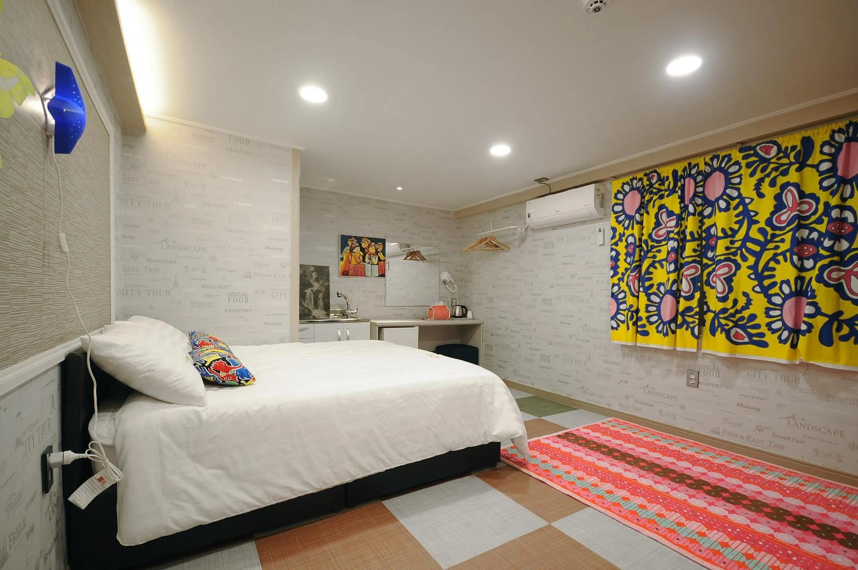 Kitchen or kitchenette, Bed in Family Hotel BNB