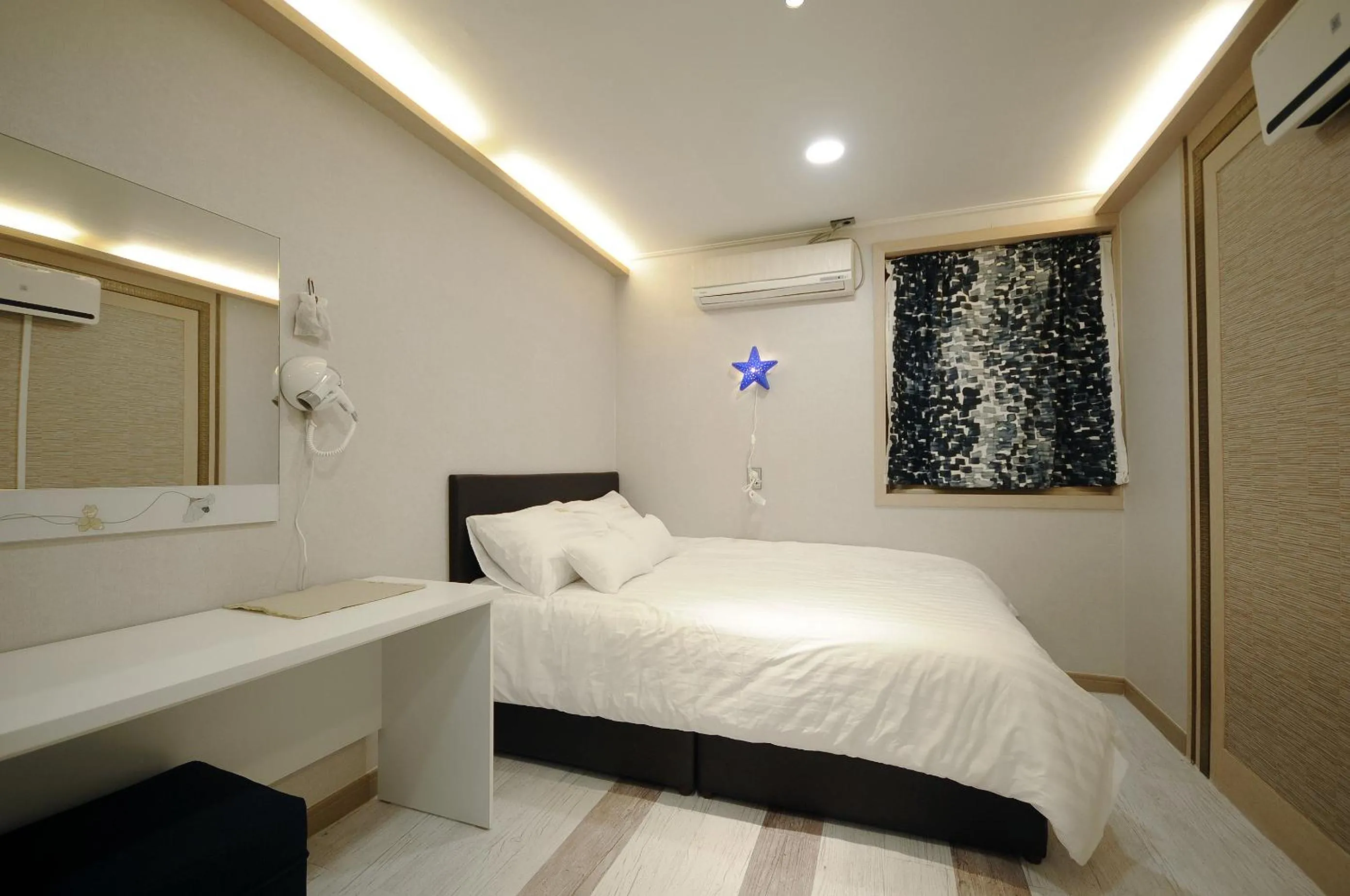Bedroom, Bed in Family Hotel BNB