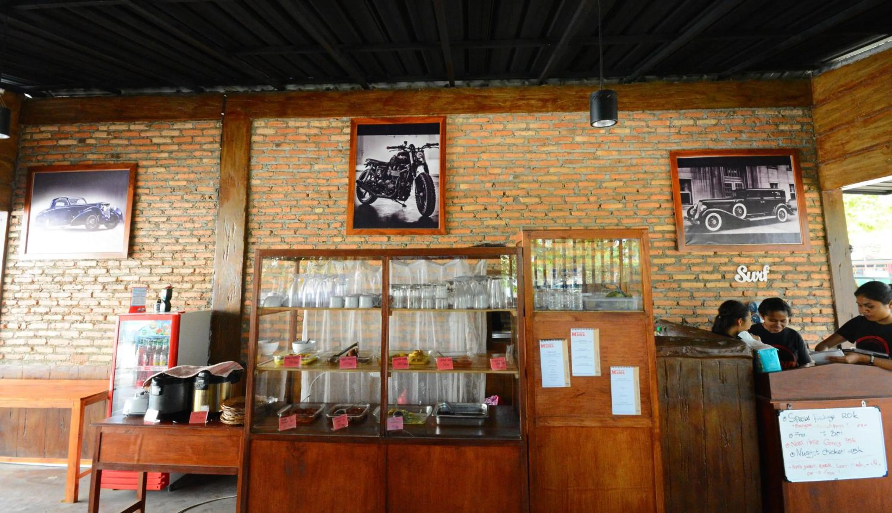 Restaurant/places to eat in World BnB