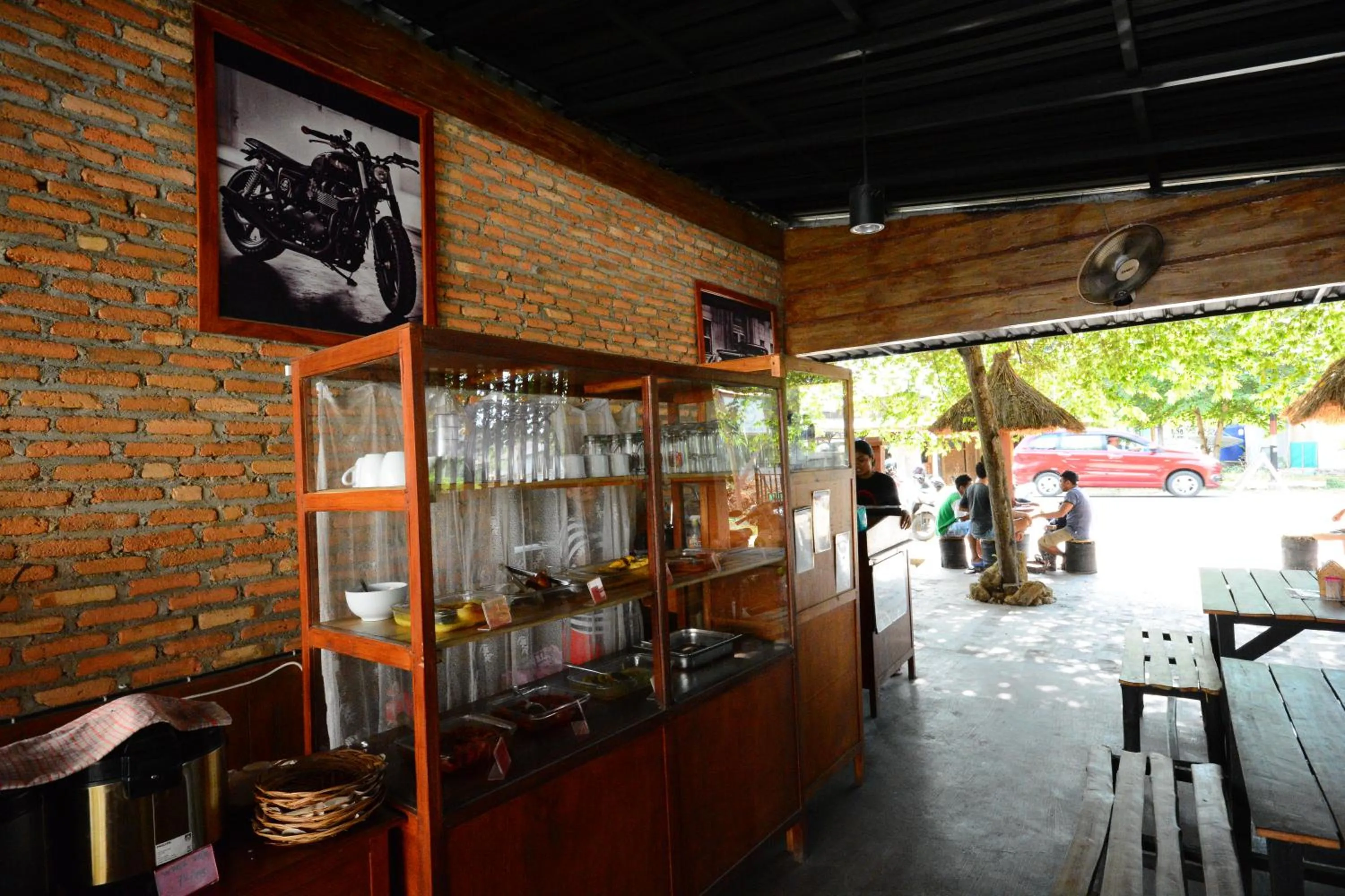 Restaurant/places to eat in World BnB