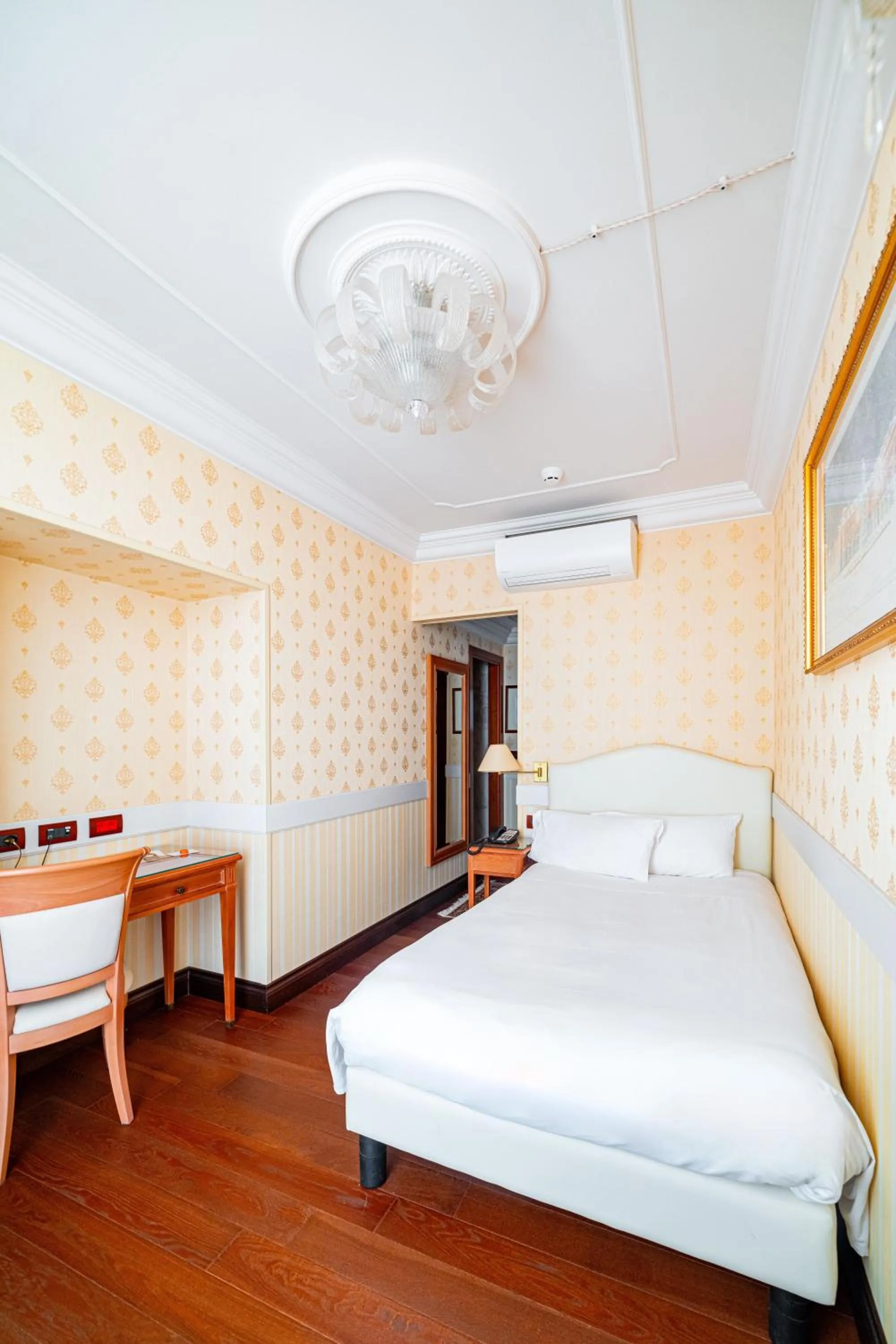 Bedroom, Bed in Phi Hotel Principe