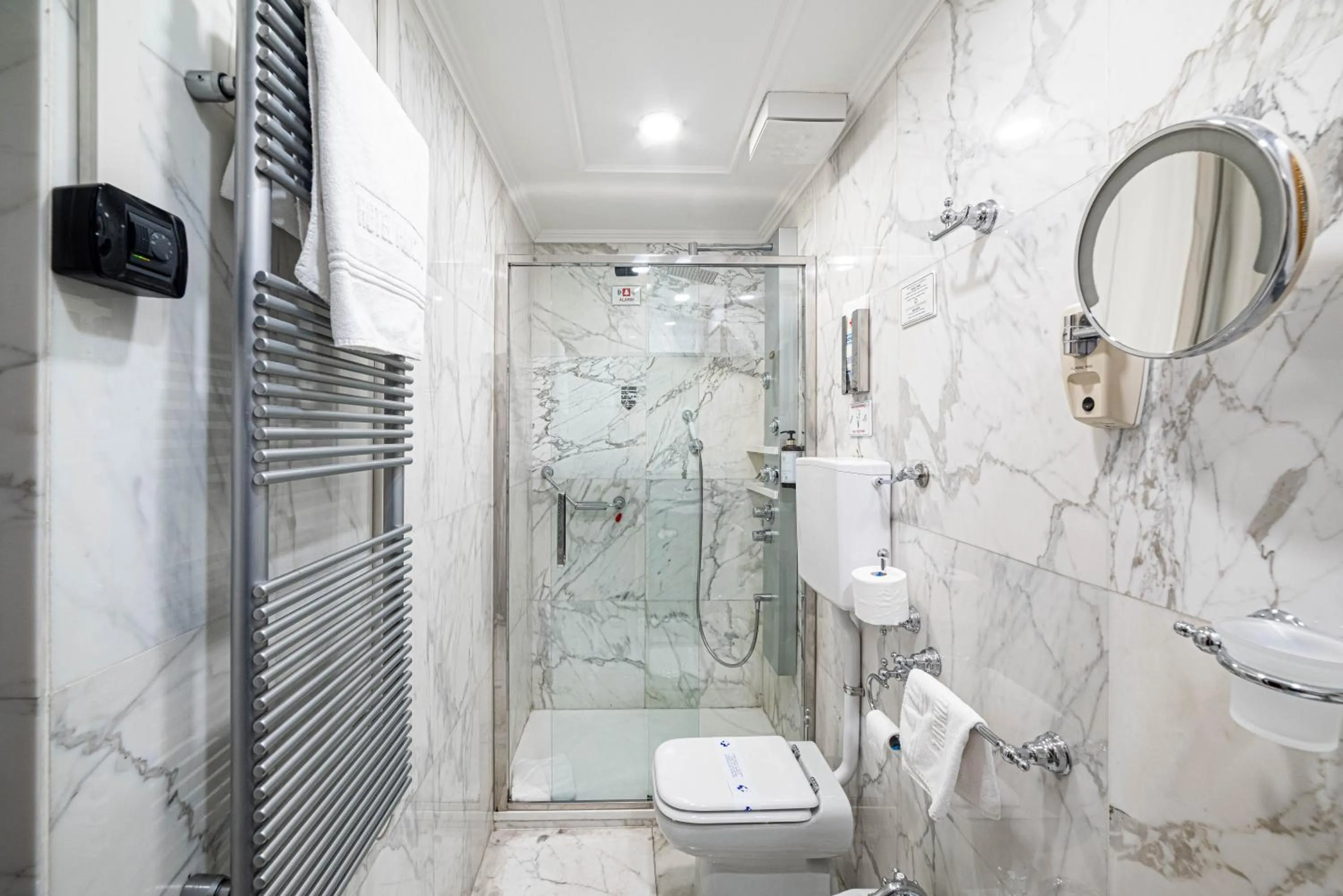 Shower in Phi Hotel Principe