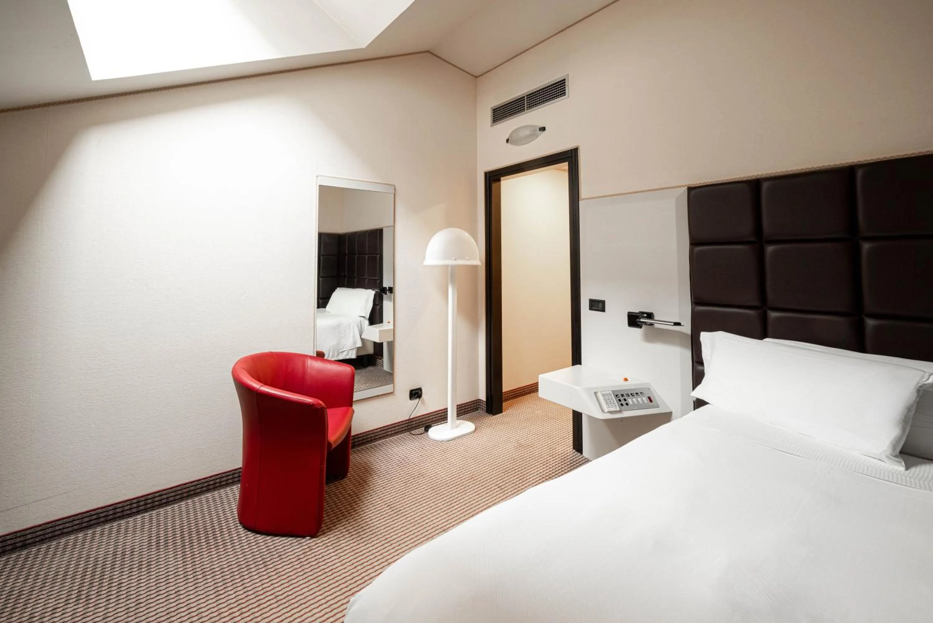 Photo of the whole room, Bed in Phi Hotel Principe