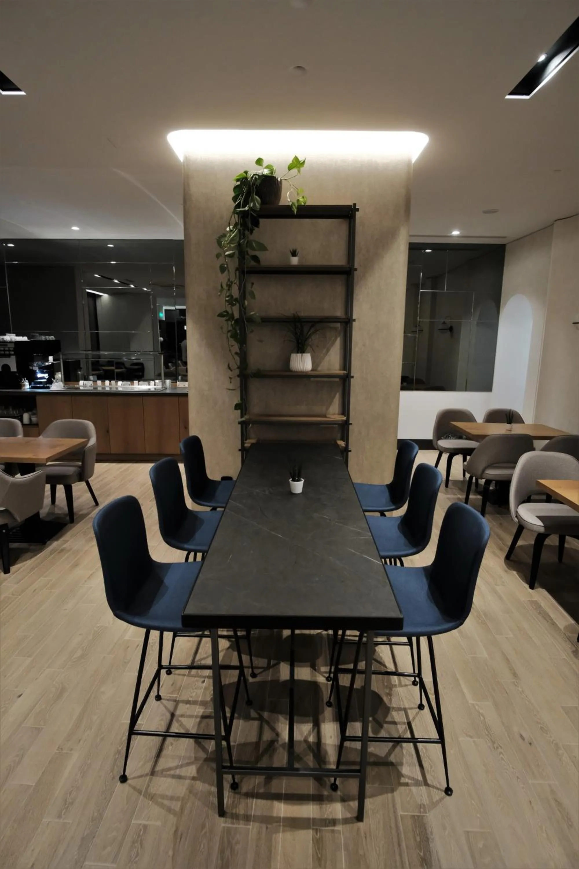 Restaurant/places to eat in Hotel Park