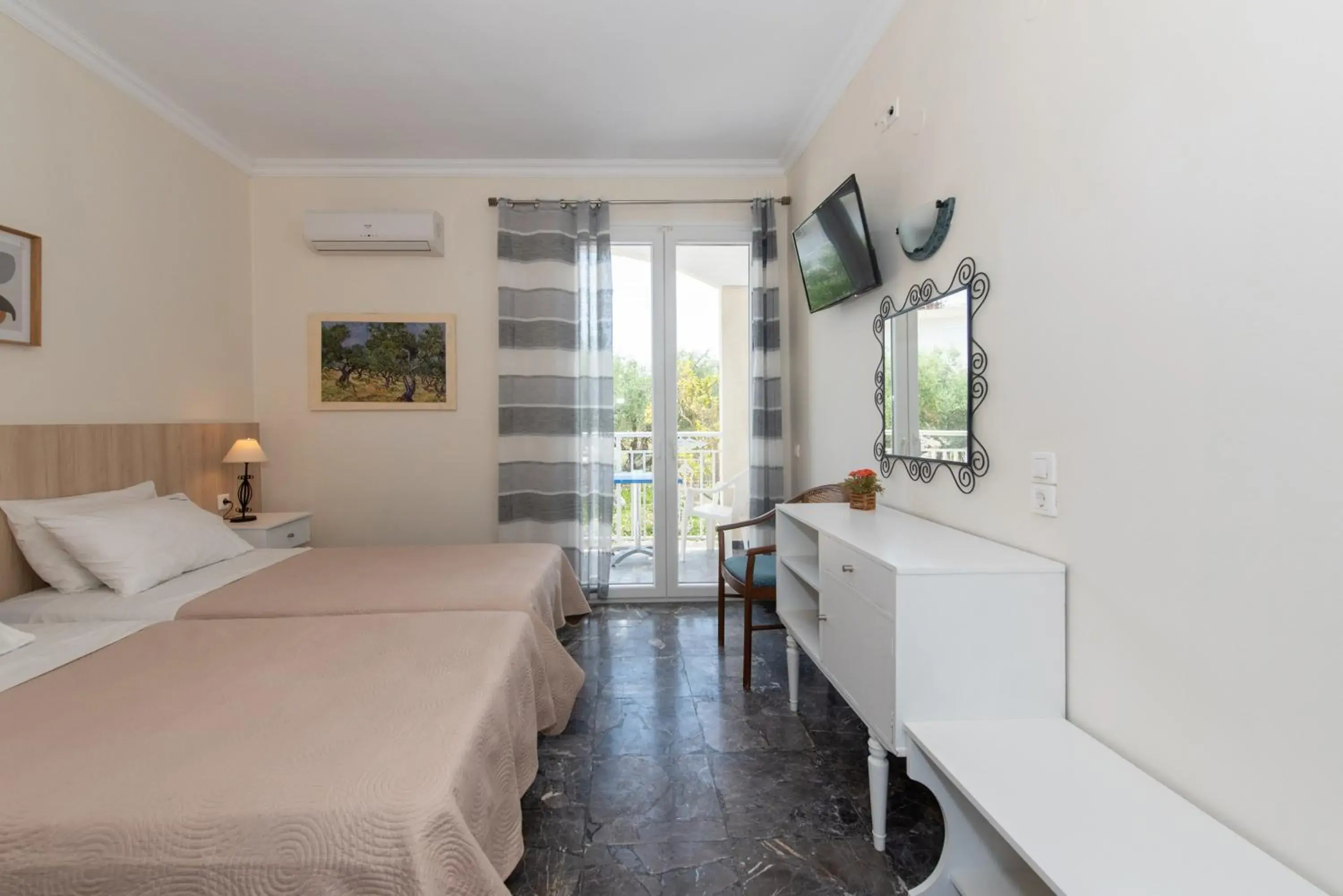 Twin Room with Extra Bed in Tsolakis Studios & Apartments Twin Room with Extra Bed in Tsolakis Studios & Apartments