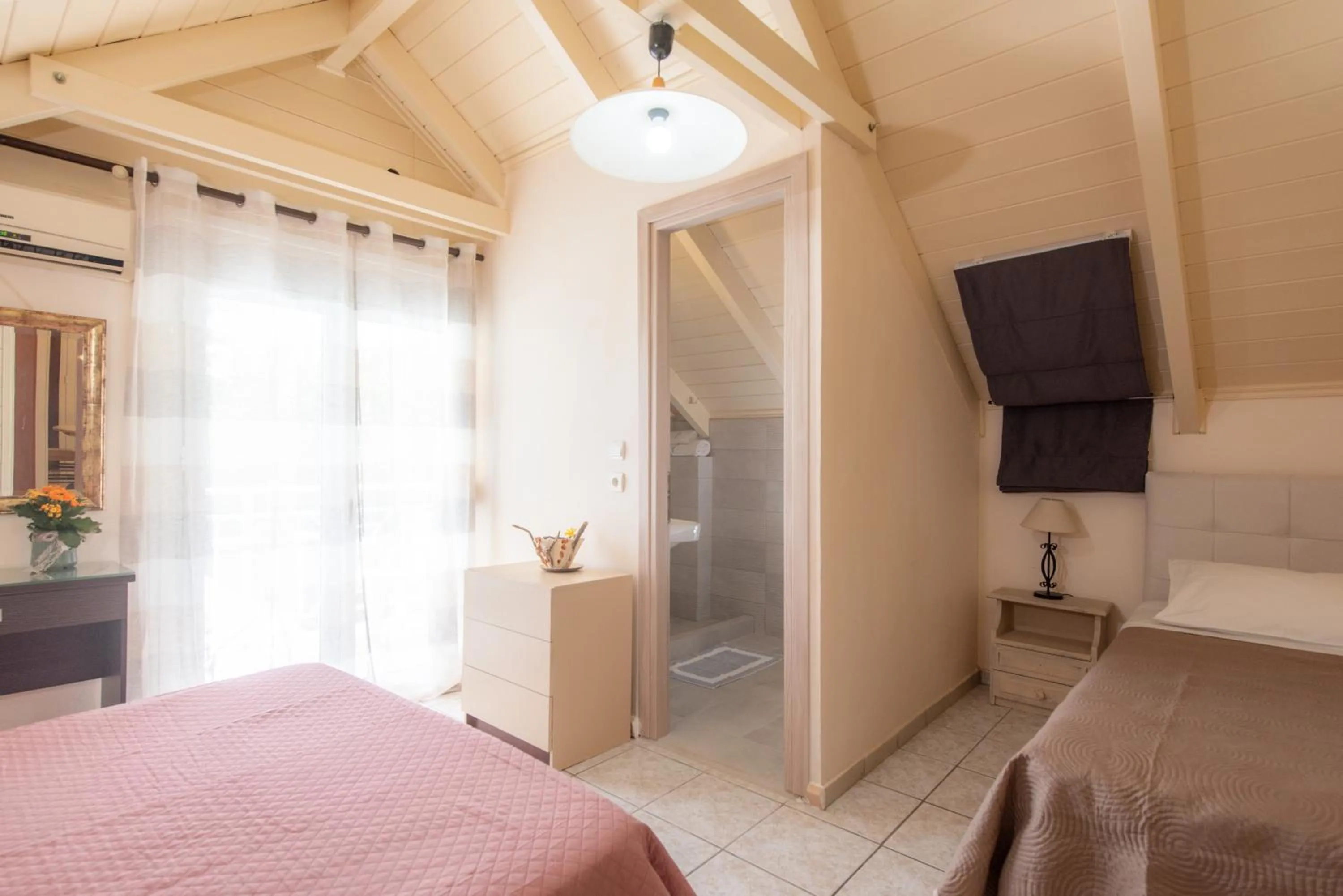 Shower, Bed in Tsolakis Studios & Apartments