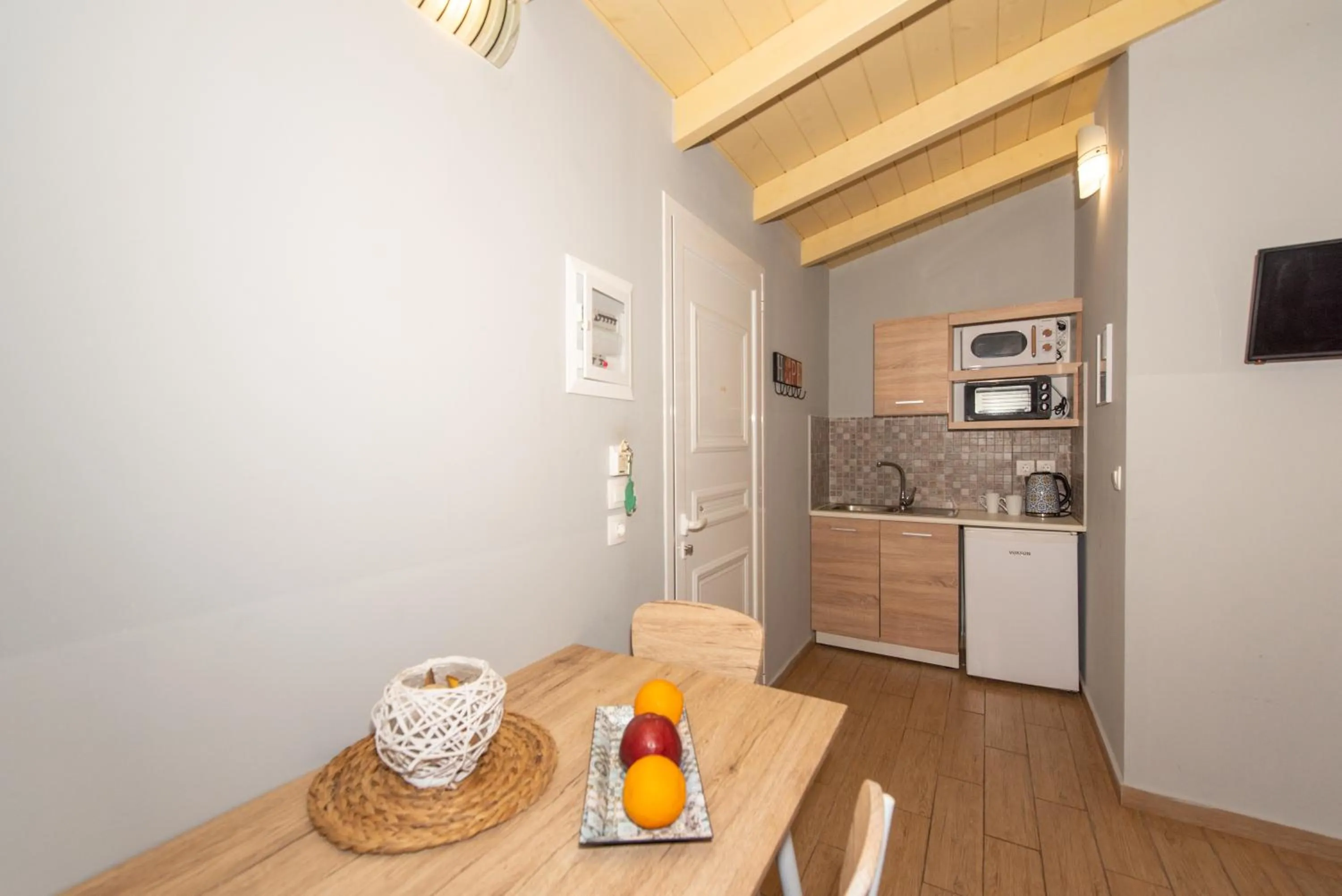 TV and multimedia in Tsolakis Studios & Apartments