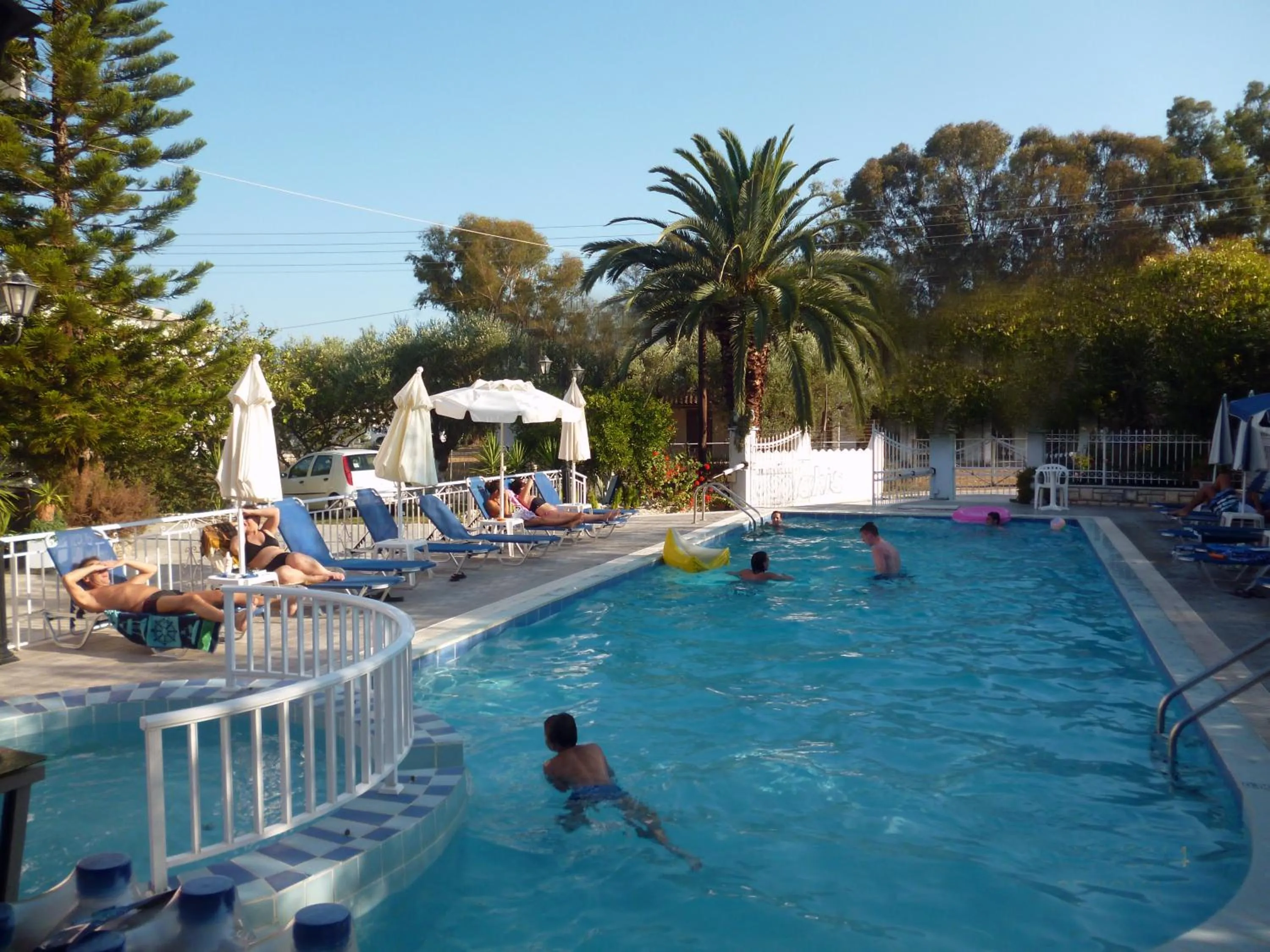Facade/entrance in Tsolakis Studios & Apartments